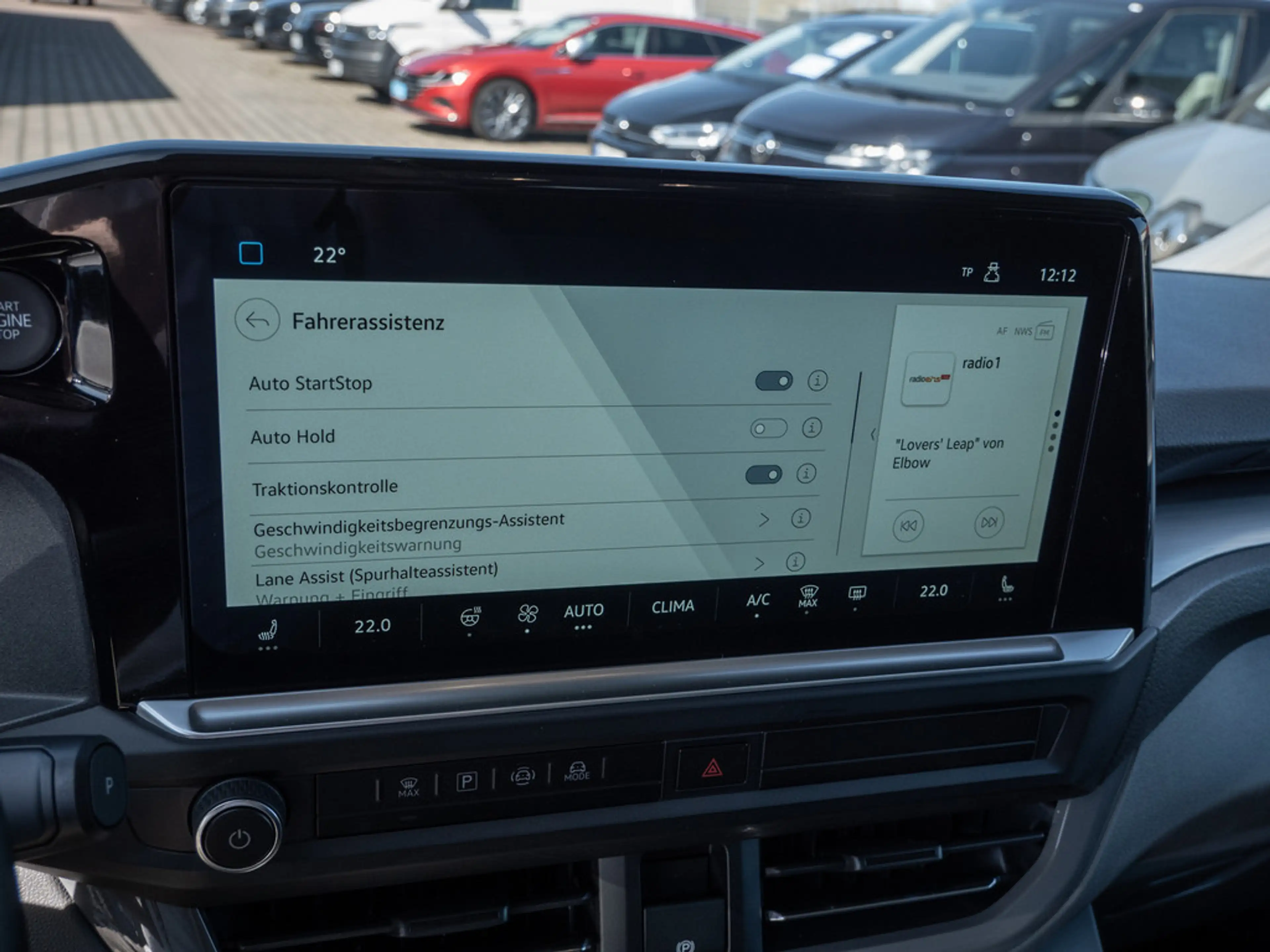 Volkswagen T7 Caravelle 2.0 TDI PanAmericana AHK PANO — photo 10