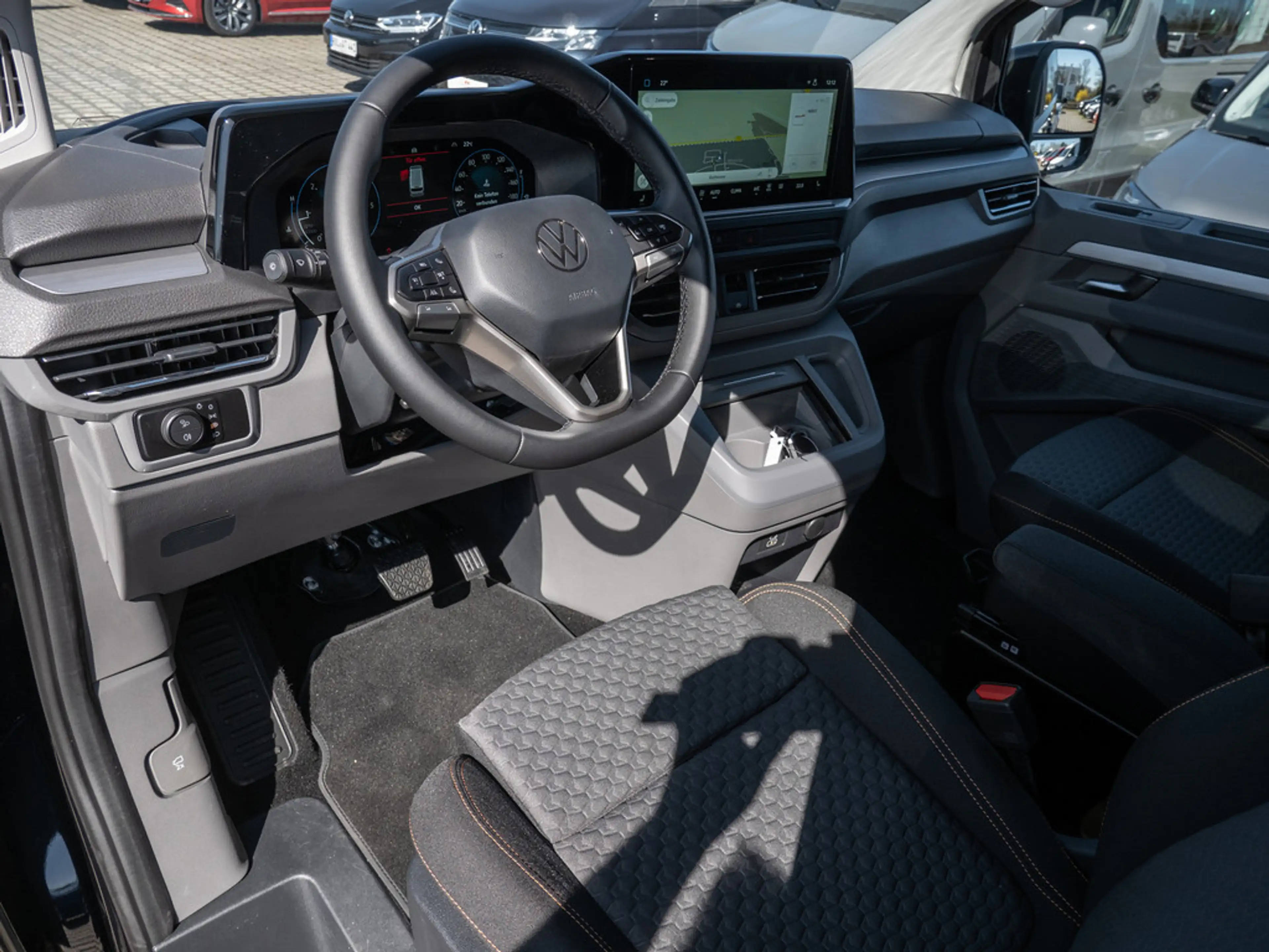 Volkswagen T7 Caravelle 2.0 TDI PanAmericana AHK PANO — photo 7