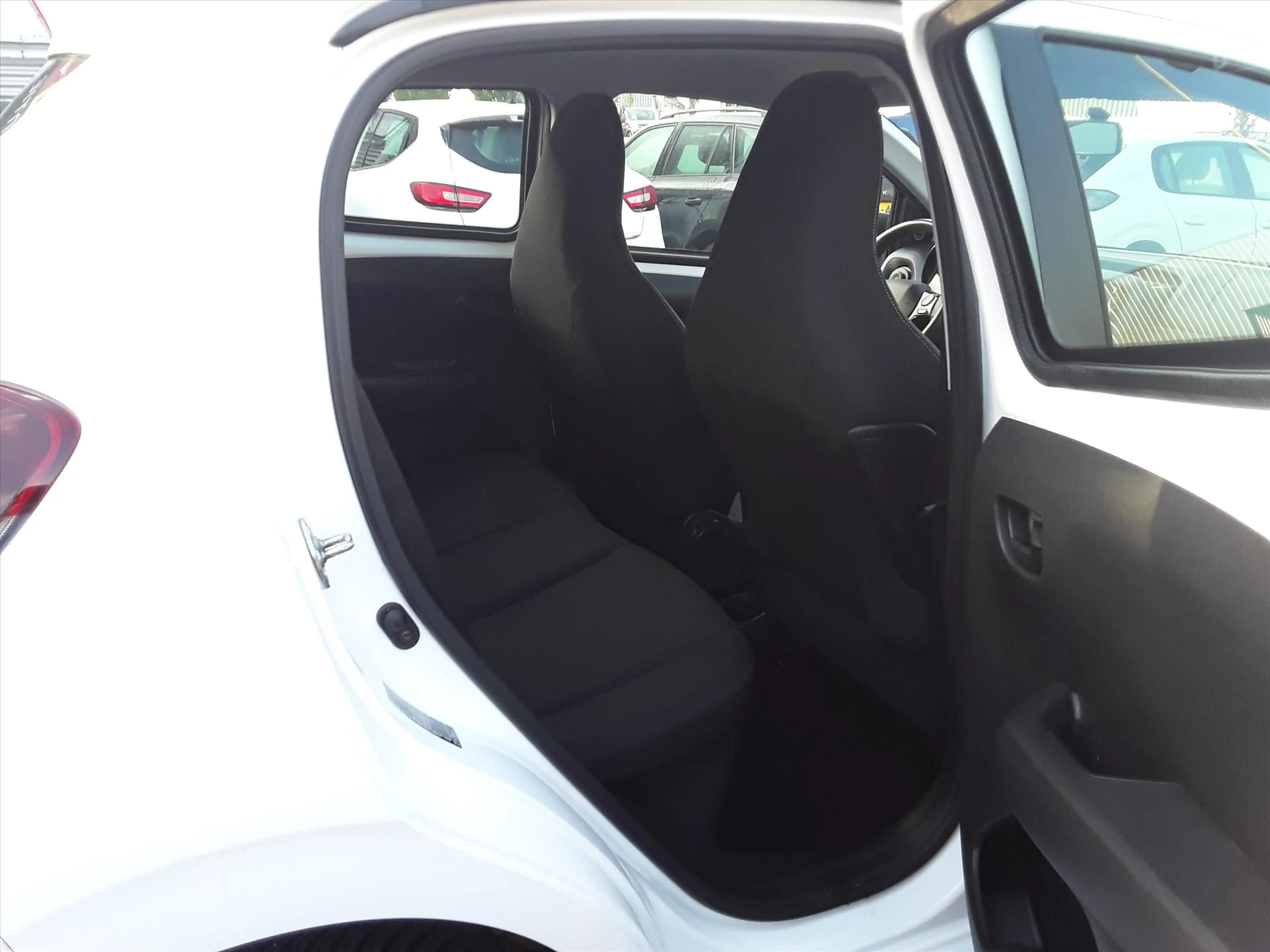 Peugeot 108 1.0 e-VTi 72pk 5D Active — photo 9