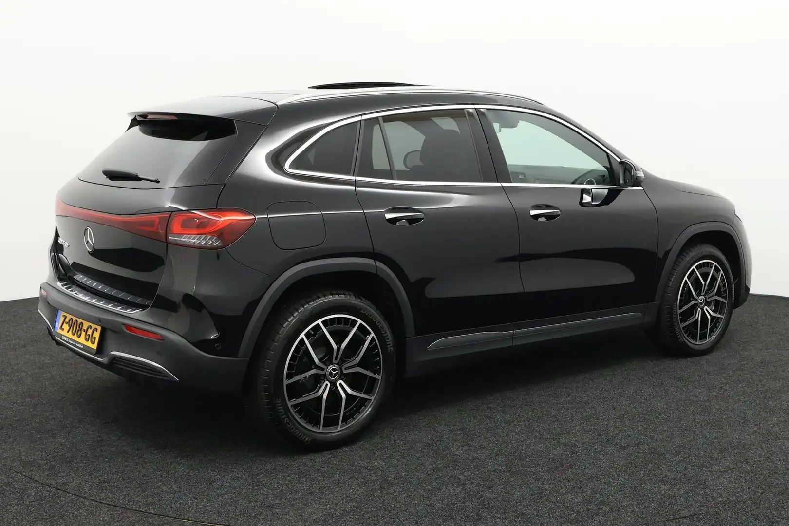 Mercedes-Benz EQA 250 250+ | Panoramadak | Trekhaak | 360° Camera | AMG Nero - 2