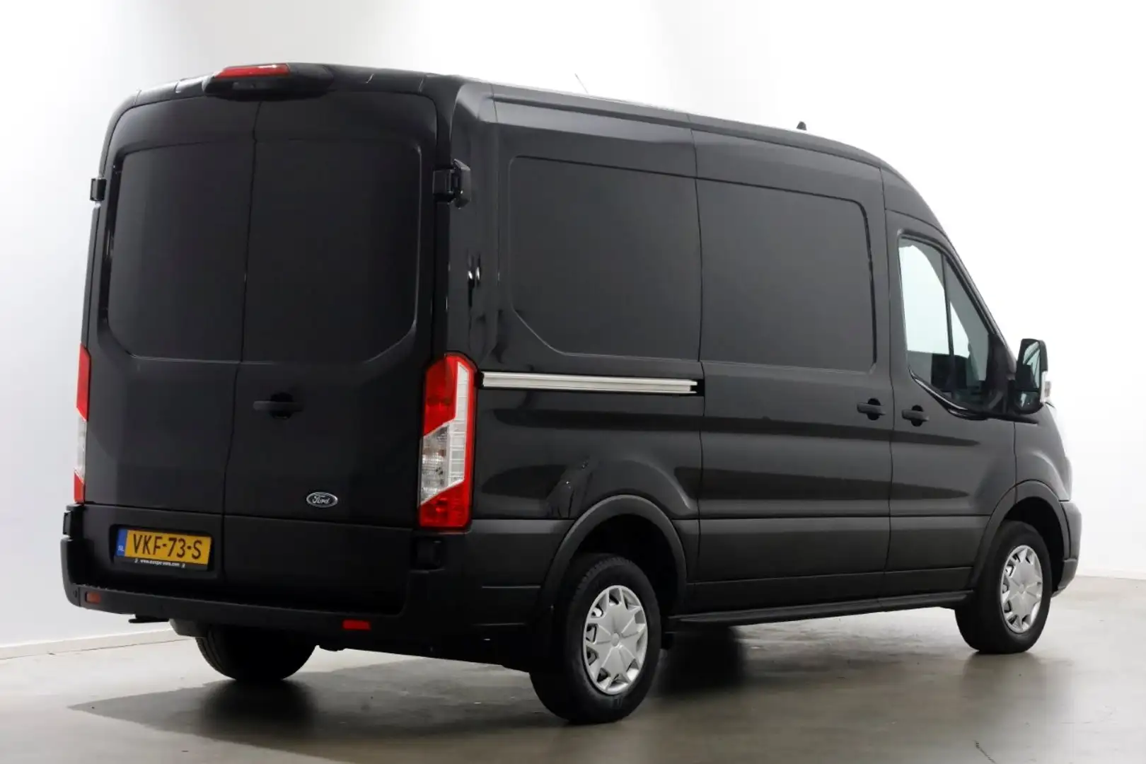 Ford Transit 2.0 TDCI L2H2 Trend Airco/Camera/CarPlay 04-2021 Zwart - 2