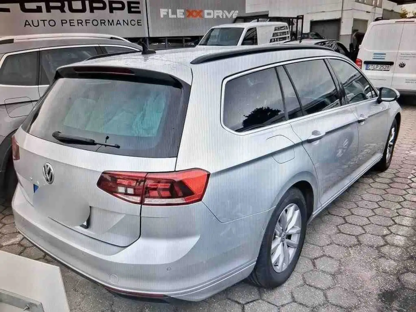 Volkswagen Passat Variant Business2.0TDI DSG LED Navi SHZ Silber - 2