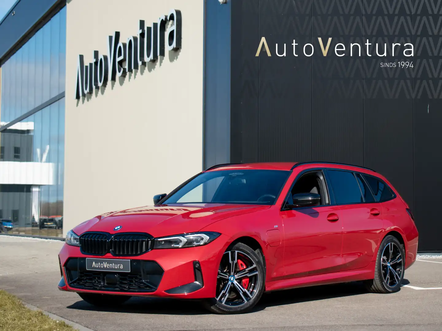 BMW 330 3-serie Touring 330e M-Sport Trekhaak | Schaalstoe Rood - 1