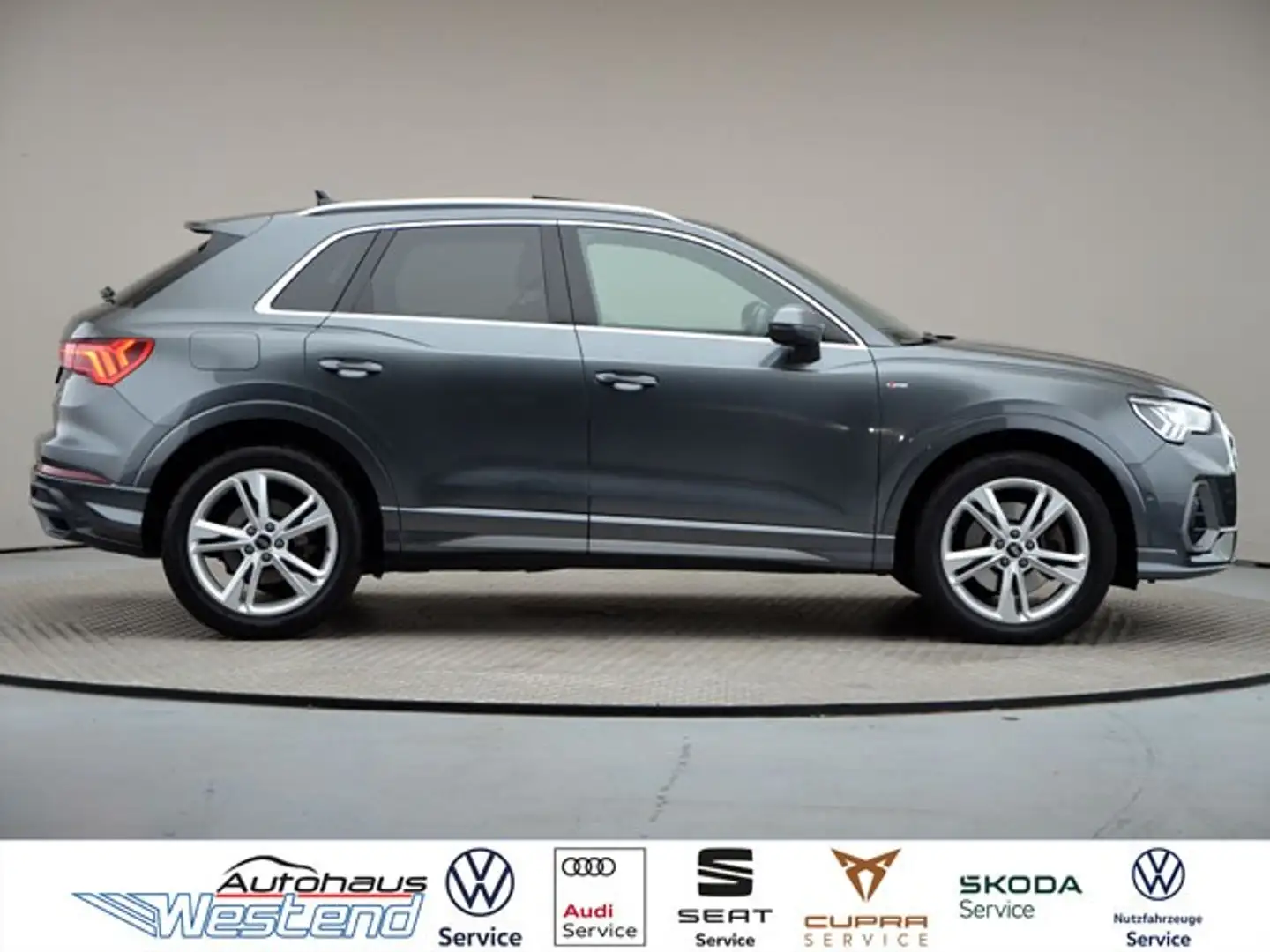 Audi Q3 S line 40 TFSI 140kW qu. Pano Matrix Navi Klima Grau - 2