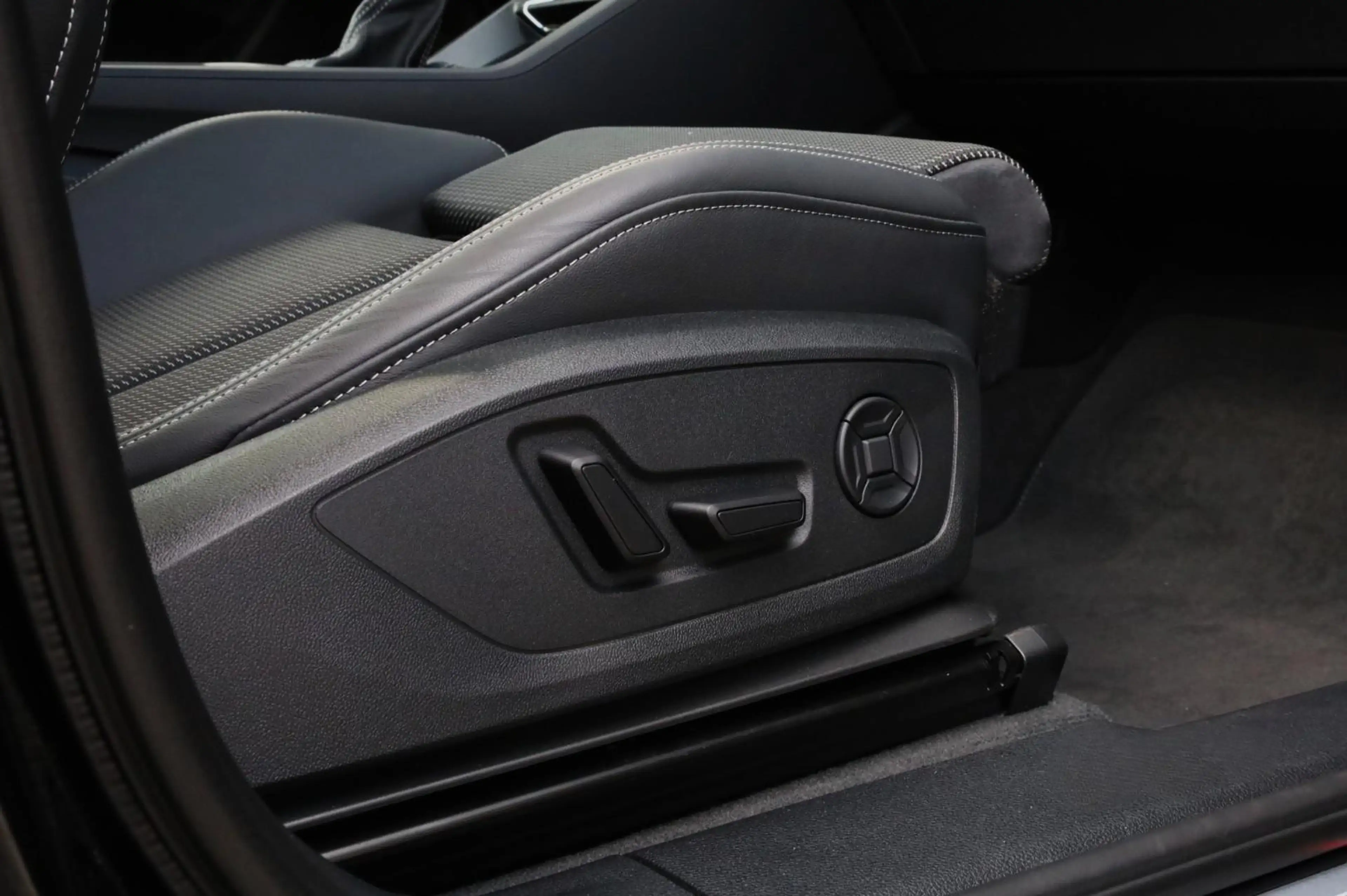 Audi Q3 Sportback 35 TFSI Standkachel l Trekhaak l Pano l — photo 38