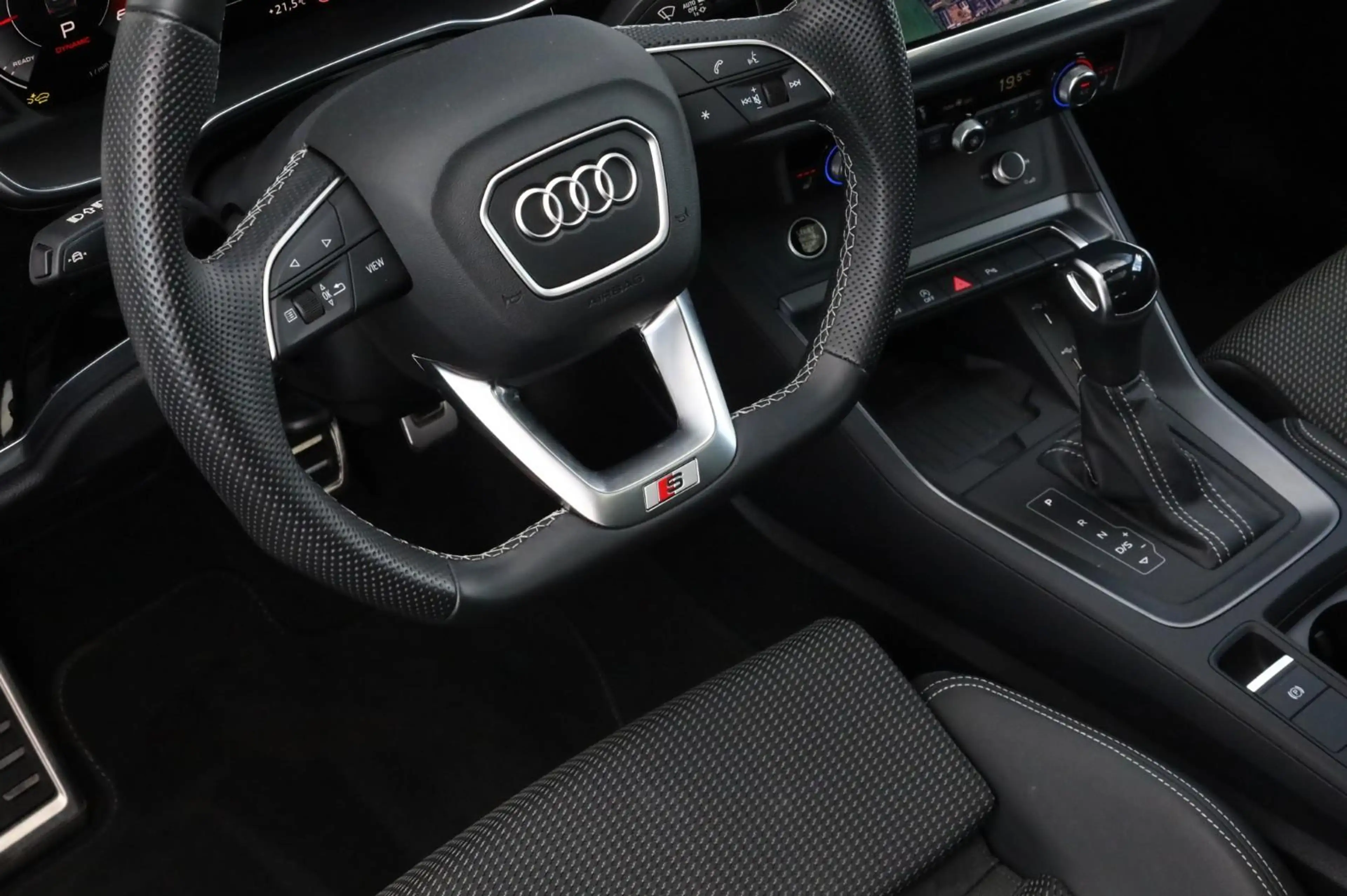 Audi Q3 Sportback 35 TFSI Standkachel l Trekhaak l Pano l — photo 17