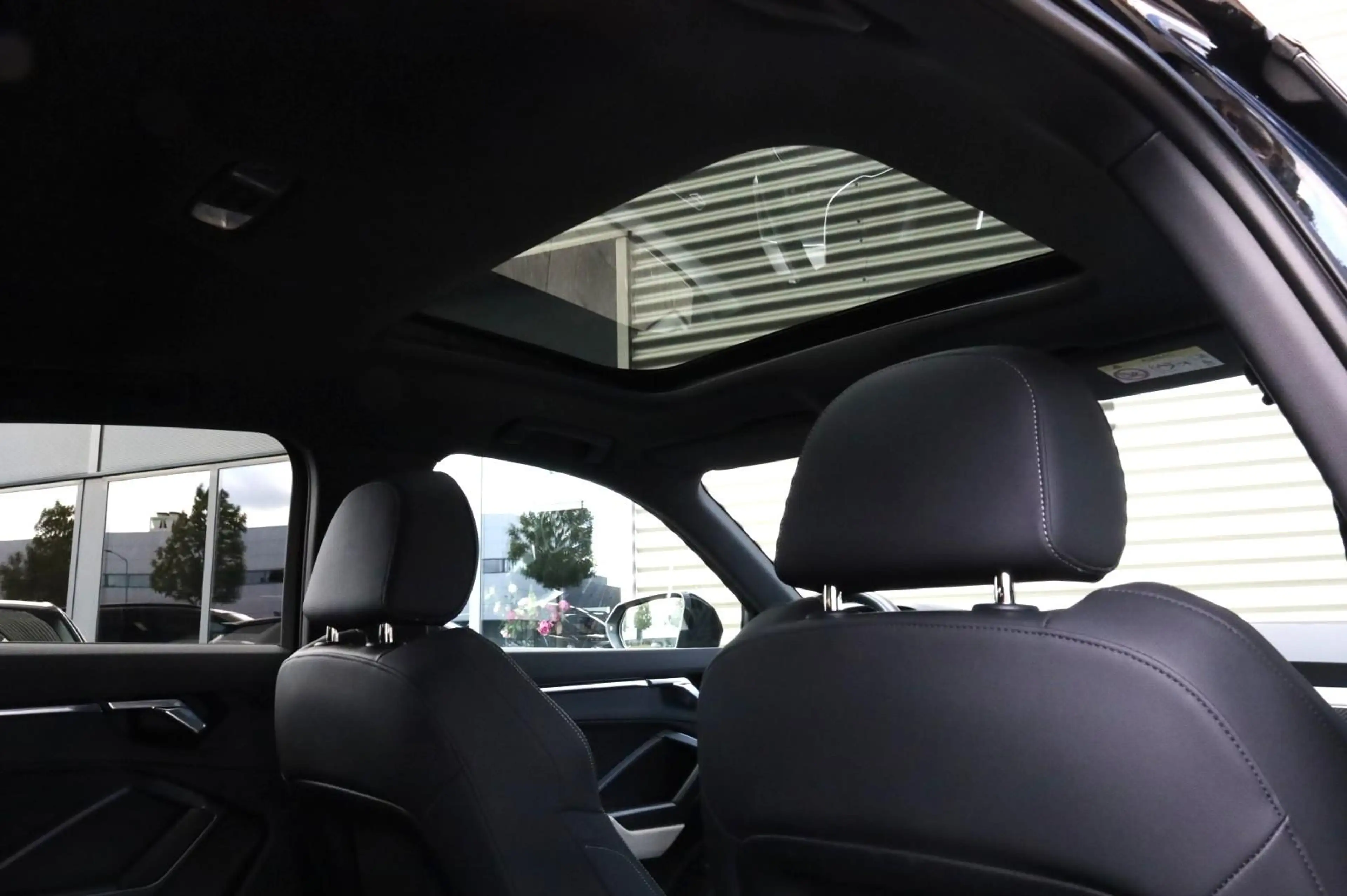 Audi Q3 Sportback 35 TFSI Standkachel l Trekhaak l Pano l — photo 35