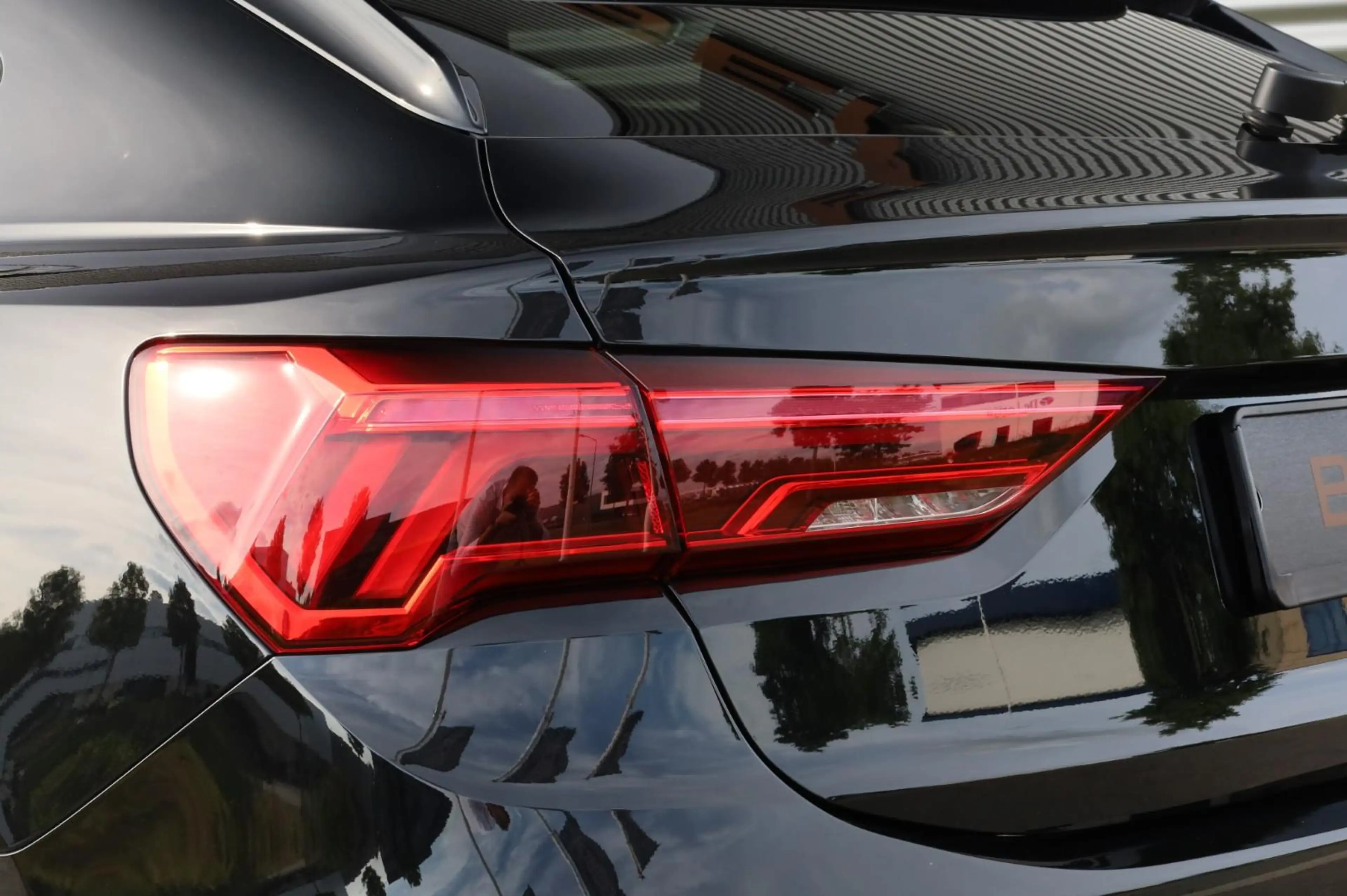 Audi Q3 Sportback 35 TFSI Standkachel l Trekhaak l Pano l — photo 9