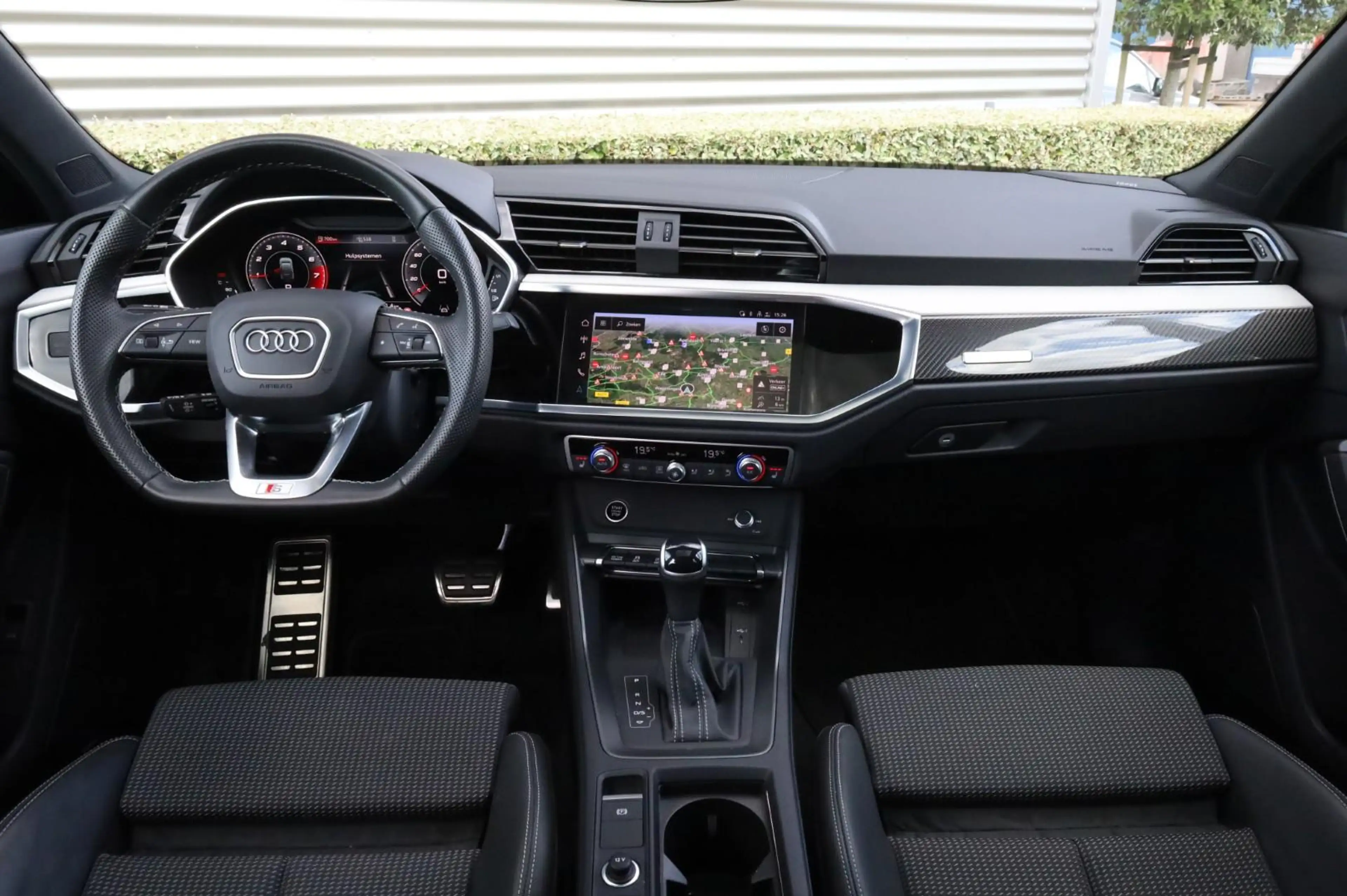 Audi Q3 Sportback 35 TFSI Standkachel l Trekhaak l Pano l — photo 15