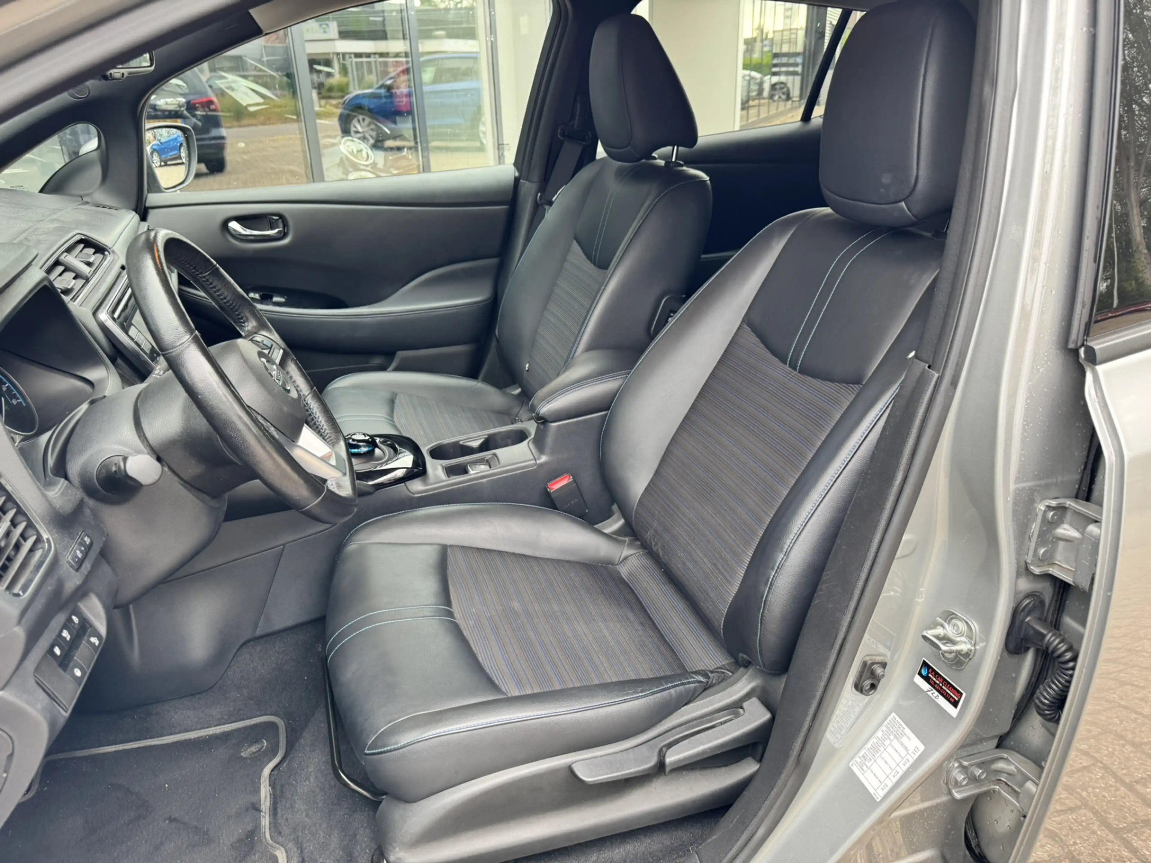 Nissan Leaf Tekna 40 kWh*85%SOH*Navi*ECC*EXPORT* — photo 7