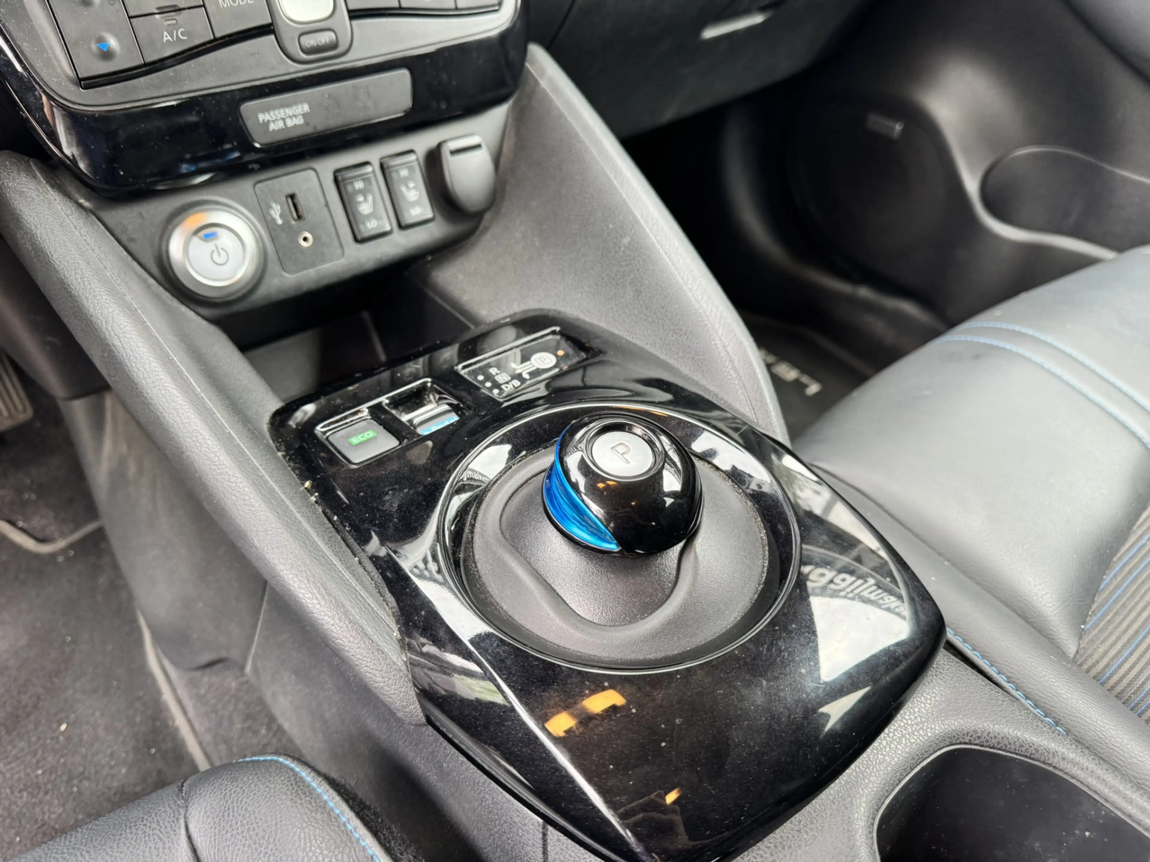 Nissan Leaf Tekna 40 kWh*85%SOH*Navi*ECC*EXPORT* — photo 10