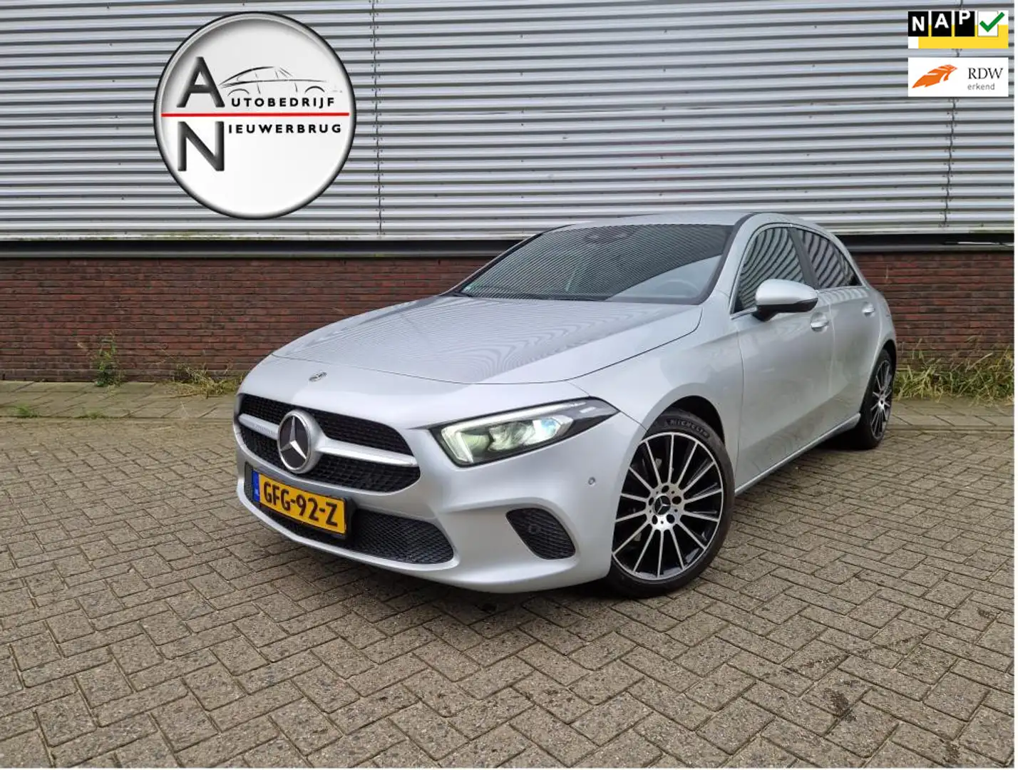 Mercedes-Benz A 180 AMG LED PDC Ambient light Vol Opties Grijs - 1