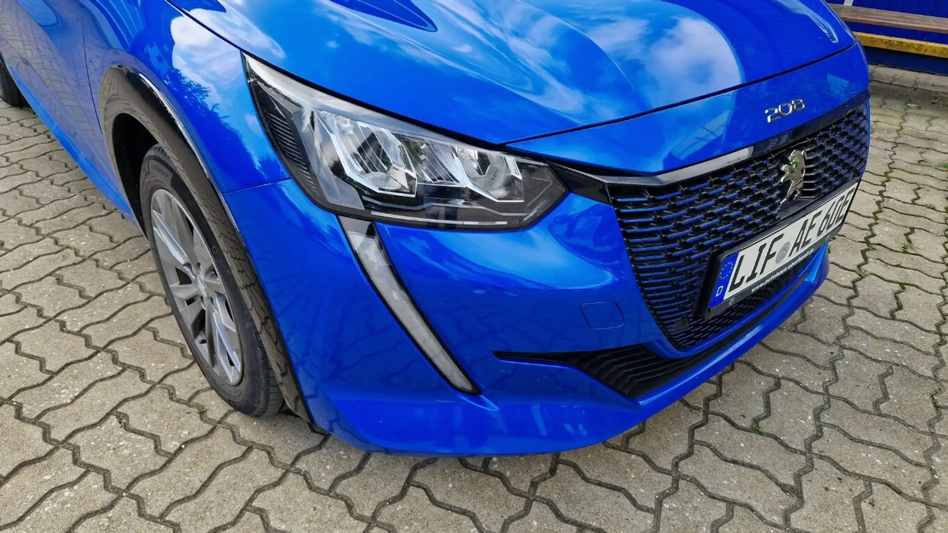 Peugeot e-208 Allure ELEKTRO Azul - 2