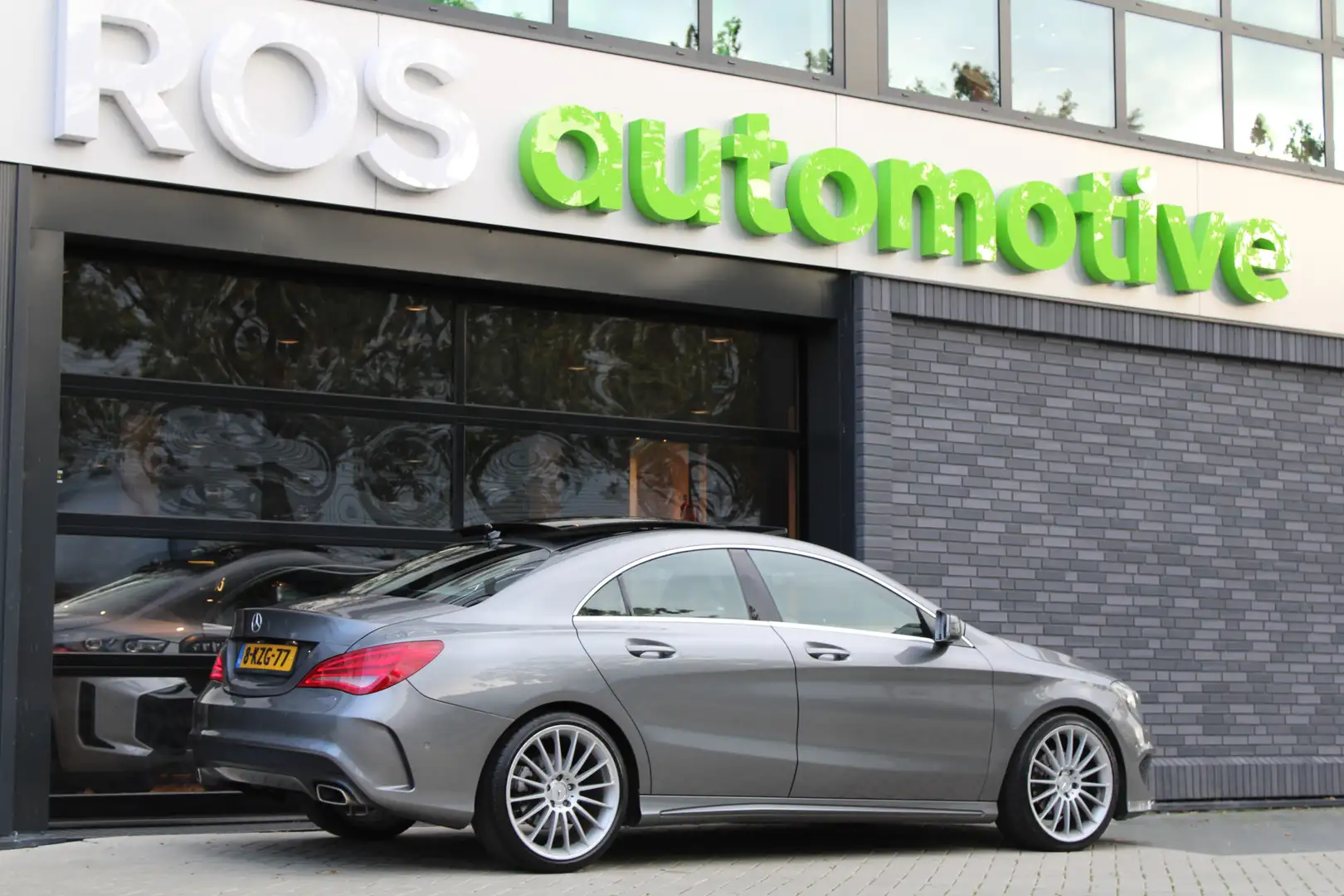 Mercedes-Benz CLA 180 Ambition | NAP! | AMG-LINE | DEALER.OND | PANO | S Grau - 2