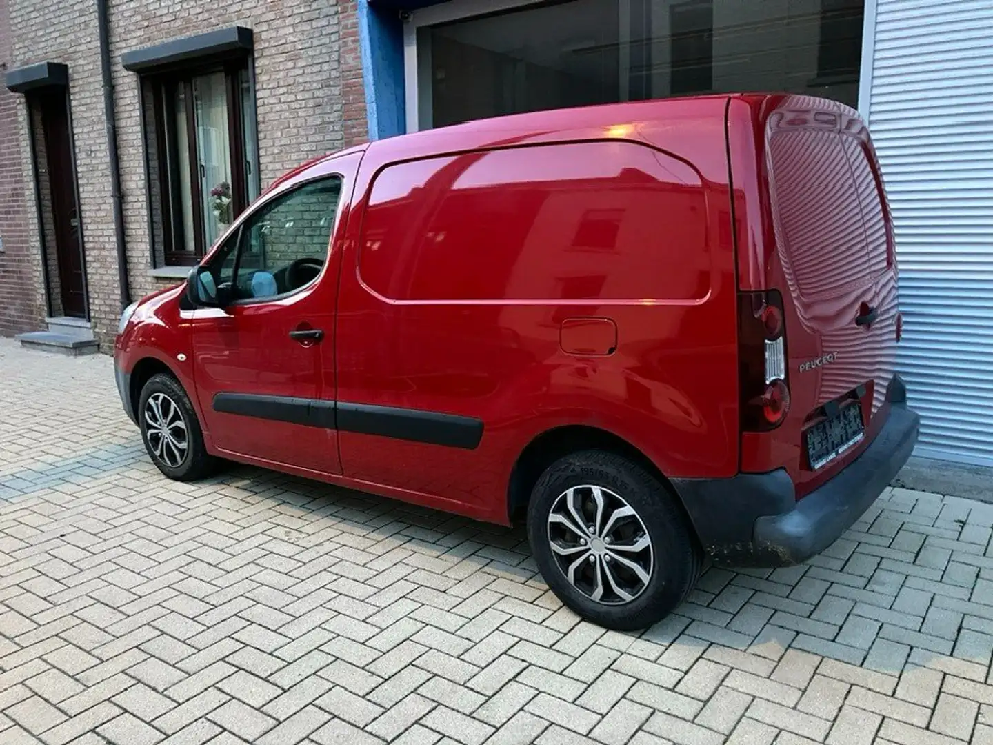 Peugeot Partner Partner 1.6 HDi L1H1 Confort 120 Rood - 1