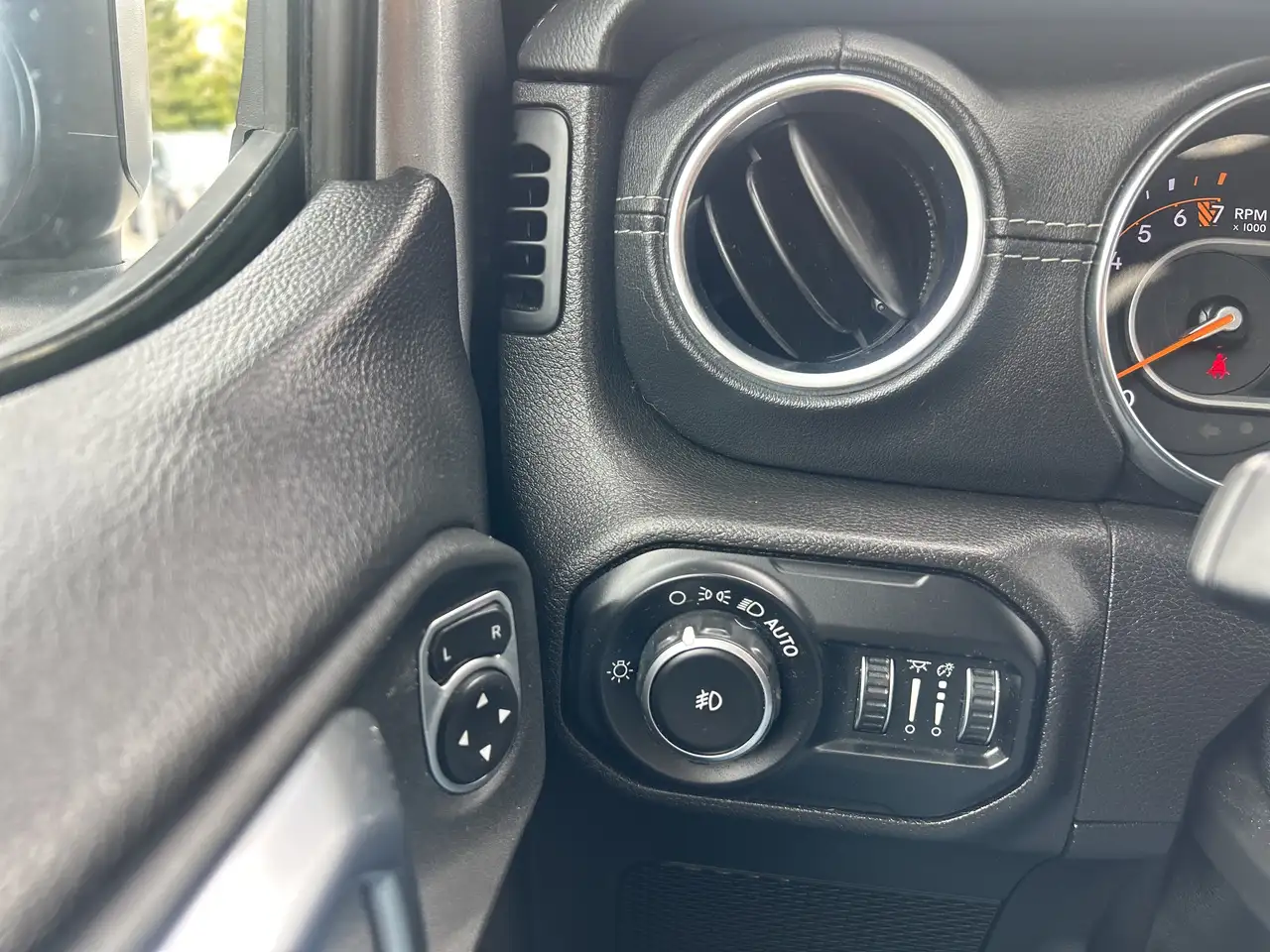Jeep Wrangler снимка Jeep Wrangler