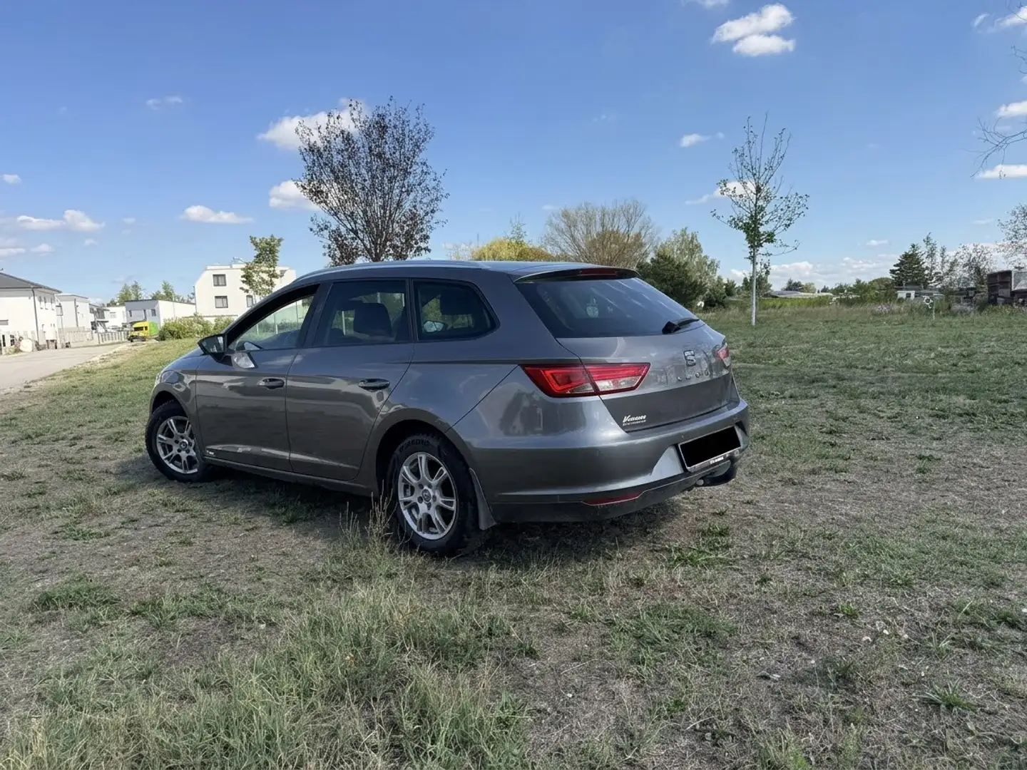 SEAT Leon Leon ST Reference 1,2 TSI Start-Stopp Reference Grau - 2