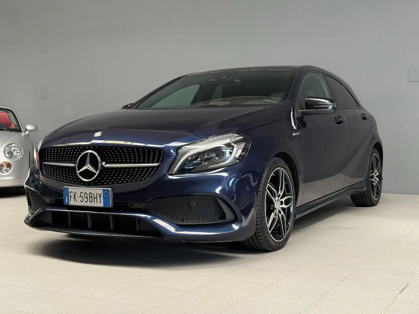 Mercedes-Benz A 180 Allestimento Amg Azul - 1