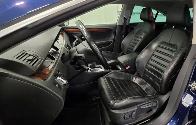 Volkswagen Passat view 9