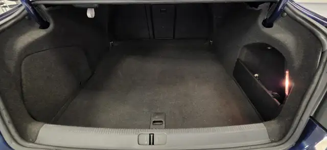 Volkswagen Passat view 14