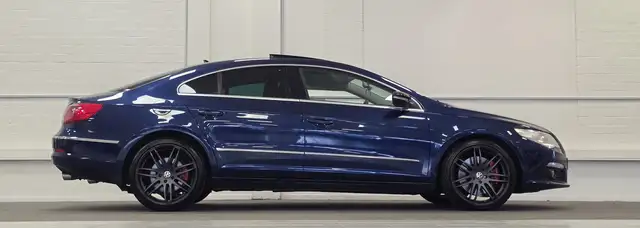 Volkswagen Passat view 4