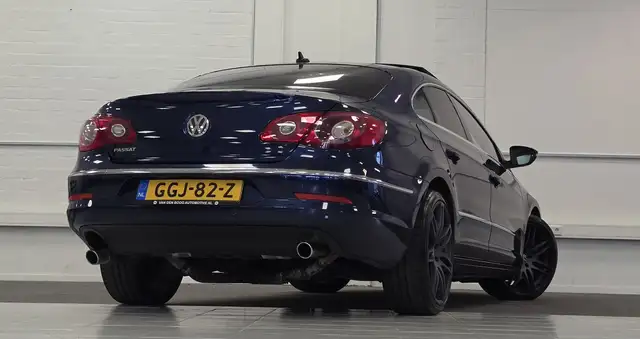 Volkswagen Passat view 6