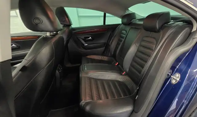 Volkswagen Passat view 11