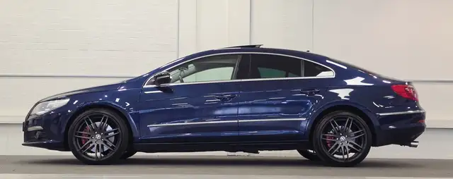Volkswagen Passat view 3