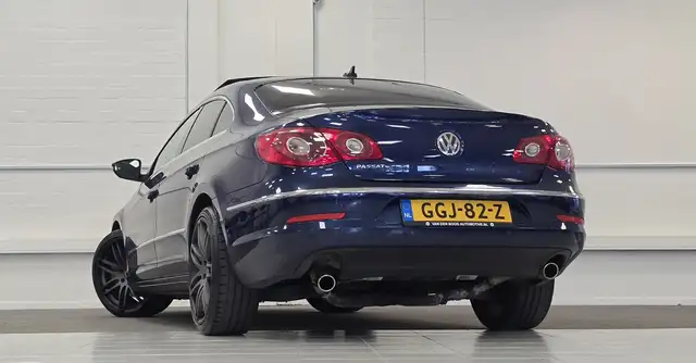 Volkswagen Passat view 5