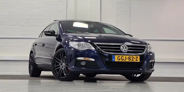 Volkswagen Passat view 2