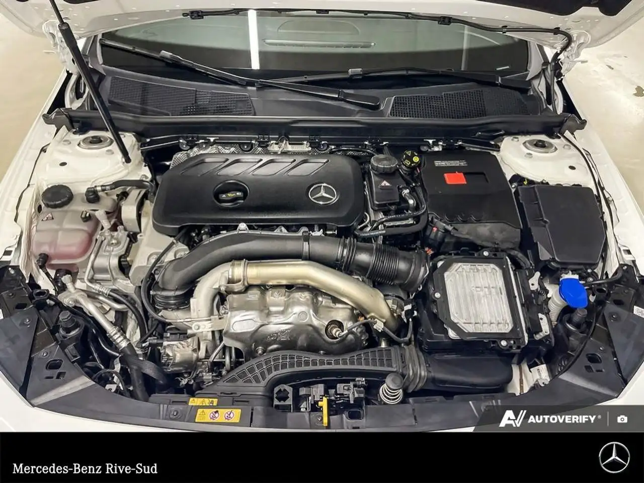 Mercedes-Benz CLA снимка Mercedes-Benz CLA