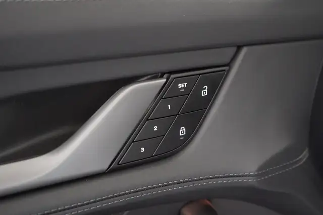 Porsche Taycan view 10