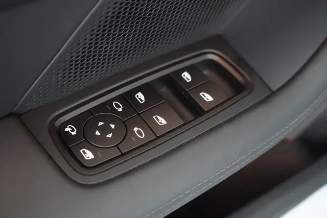 Porsche Taycan view 9