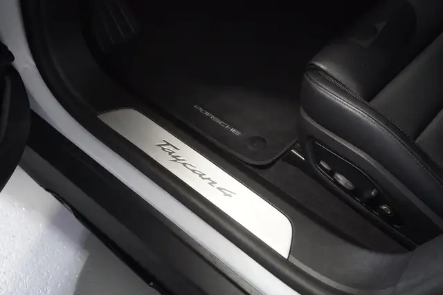Porsche Taycan view 7