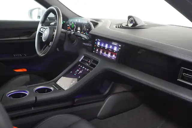 Porsche Taycan view 15