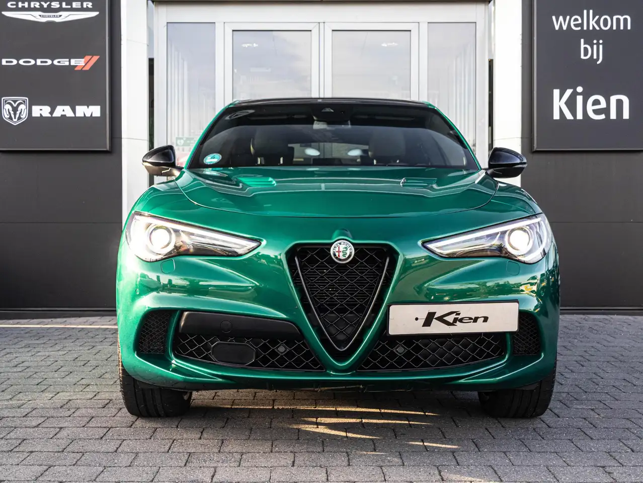 Alfa Romeo Stelvio 2023 — фото 24