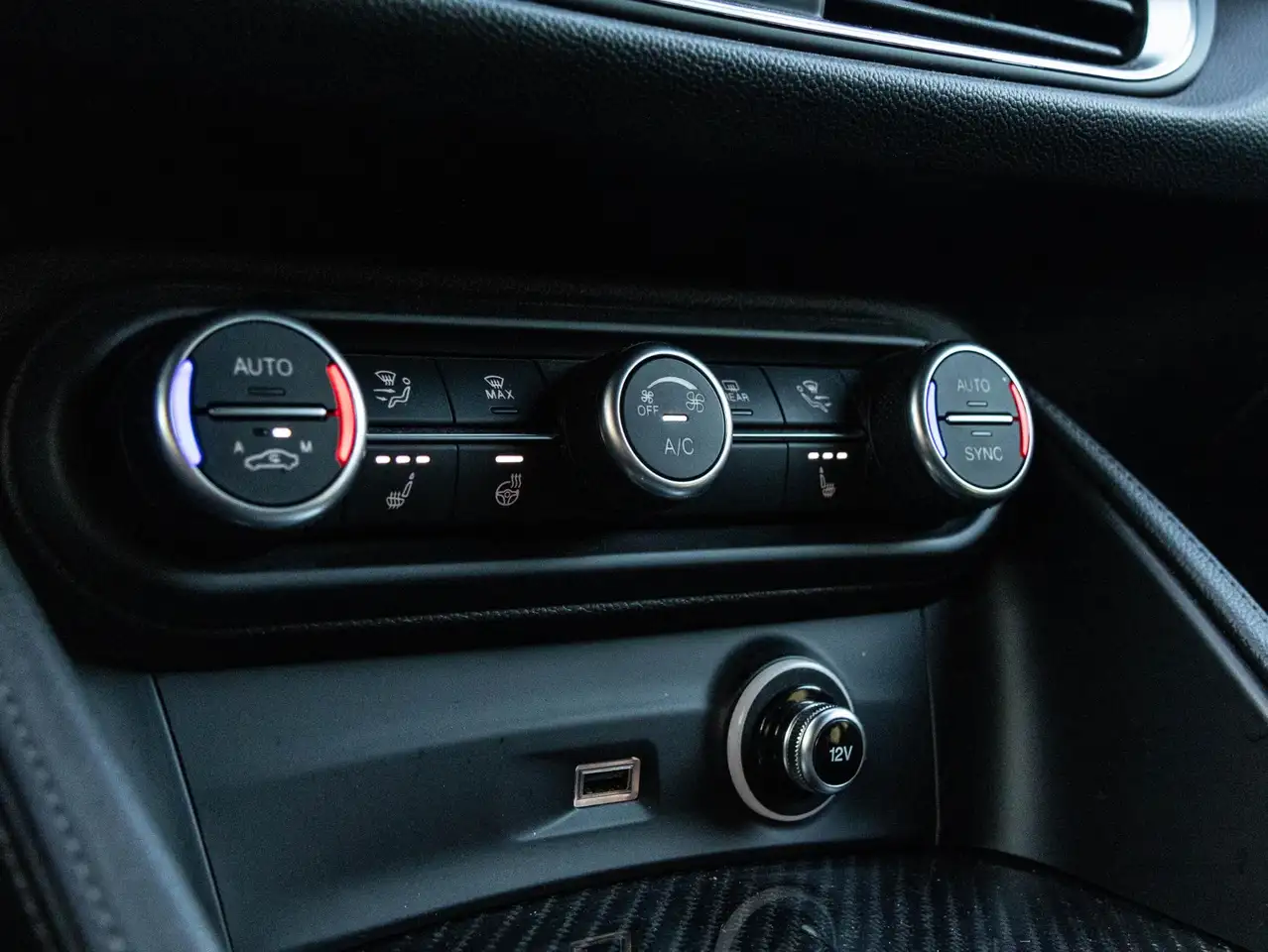 Alfa Romeo Stelvio 2023 — фото 17
