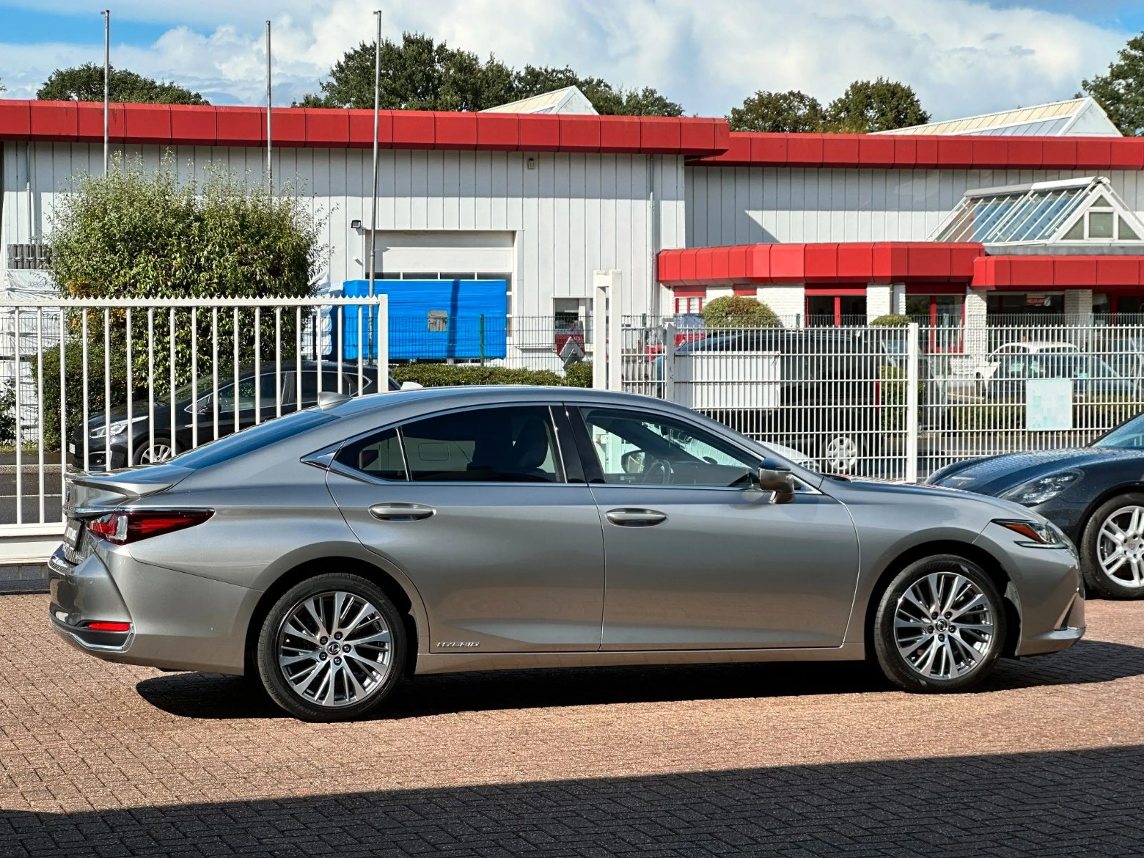 Lexus ES 300 h Hybrid Cam Navi Scheckheft 1.Hand — photo 8