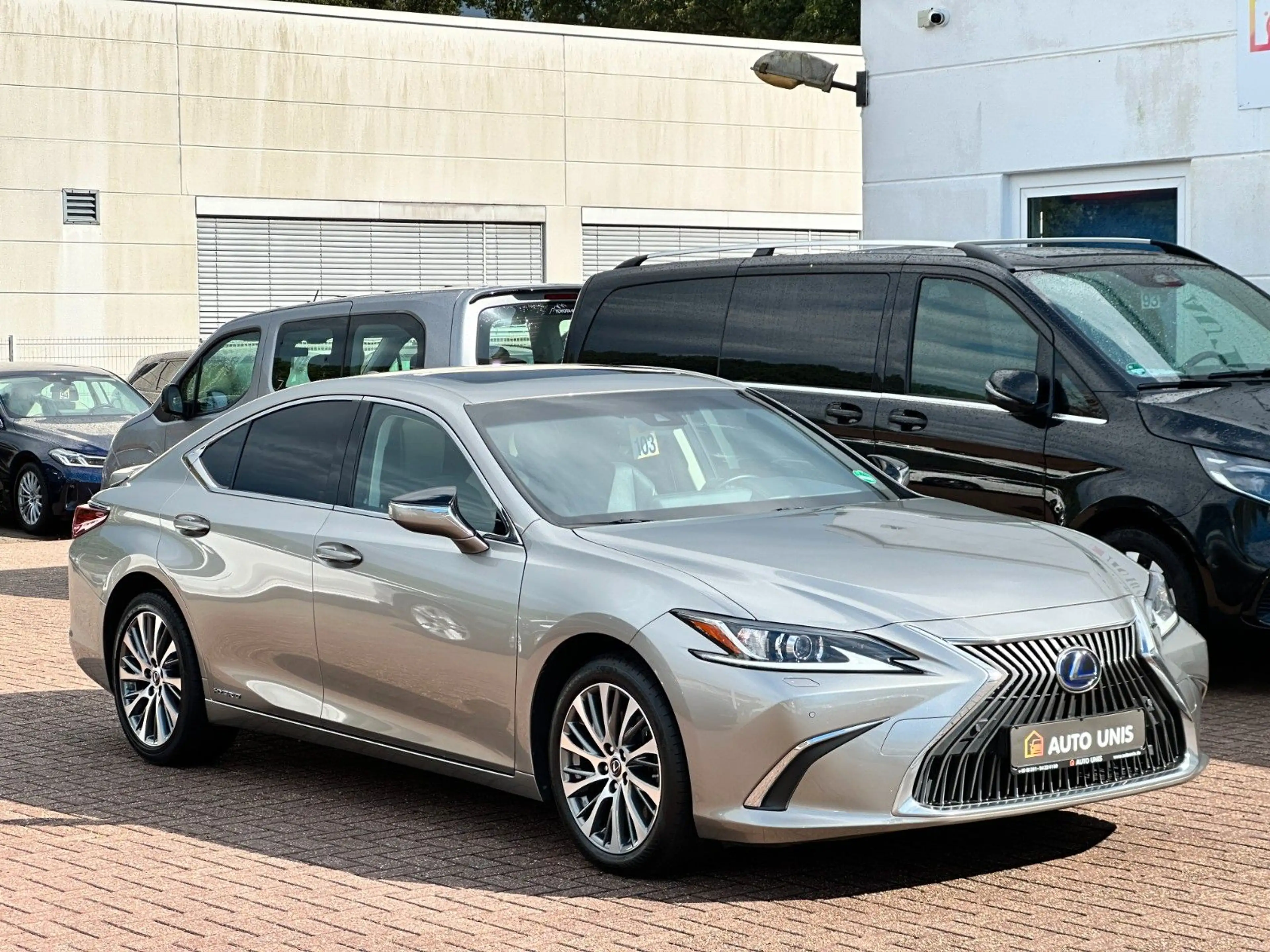 Lexus ES 300 h Hybrid Cam Navi Scheckheft 1.Hand — photo 3