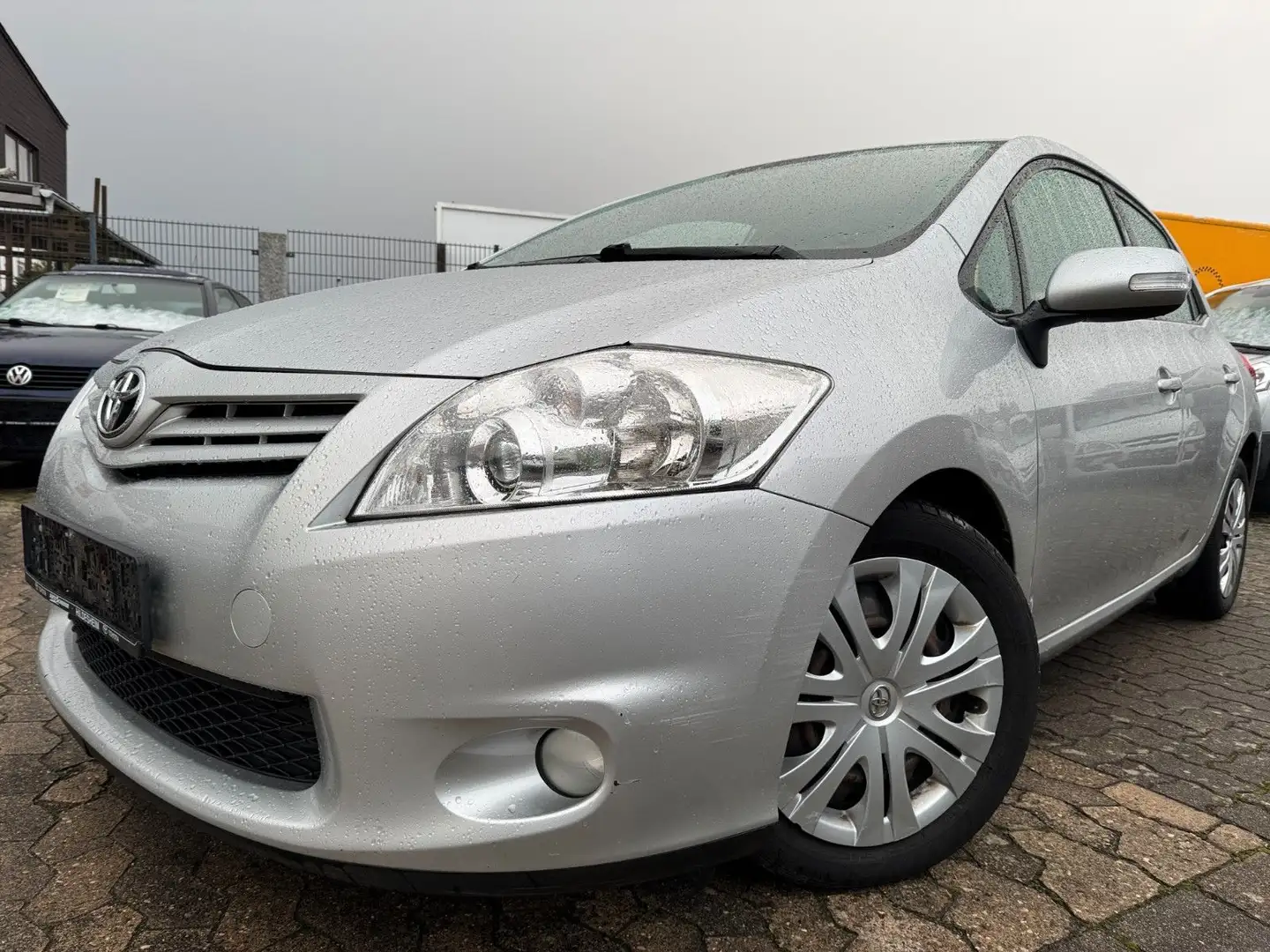 Toyota Auris 1,4-l-D-4D Life,Klimaatronik,PDC Silber - 1