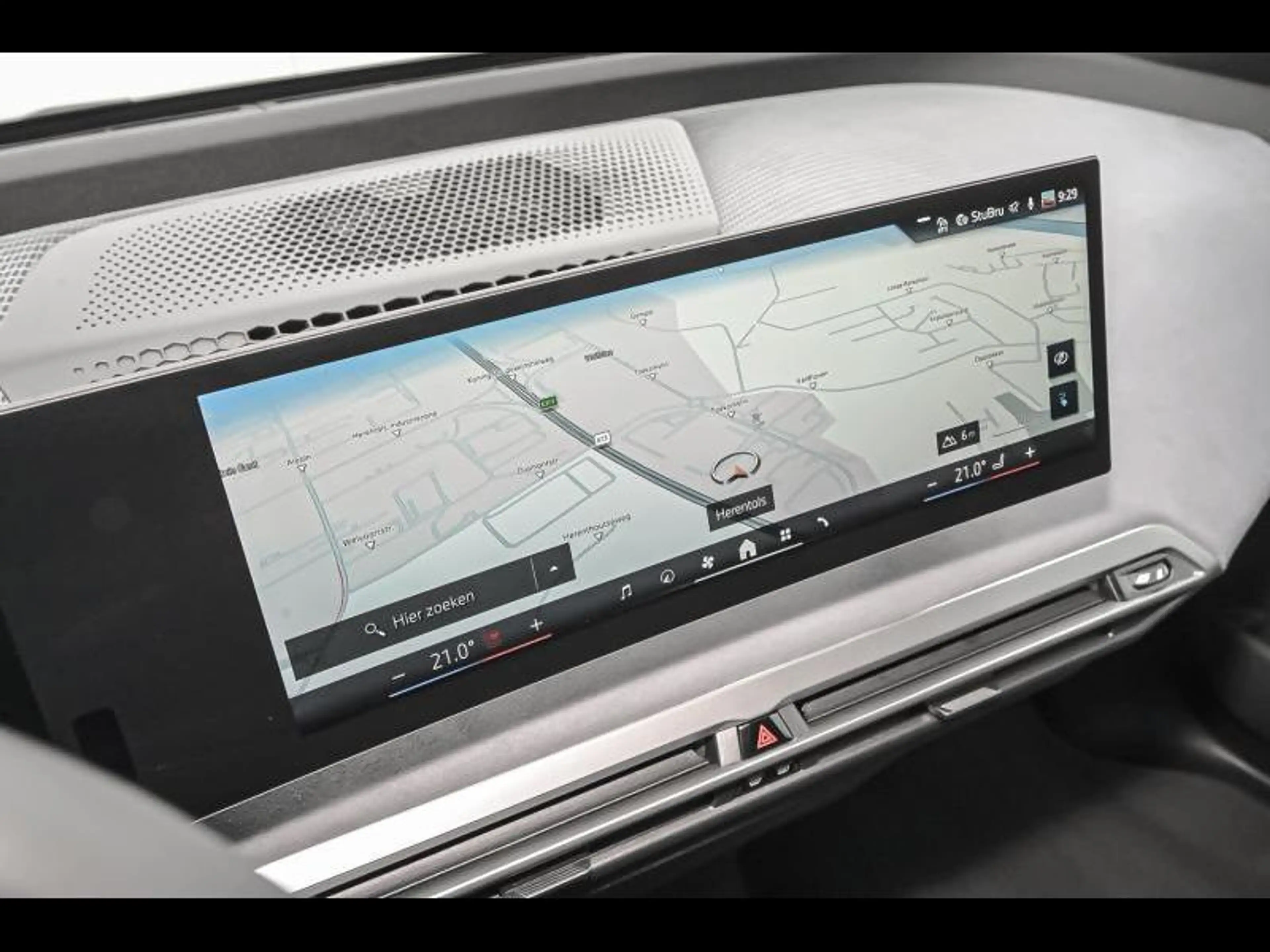 BMW iX xDrive60 — photo 13