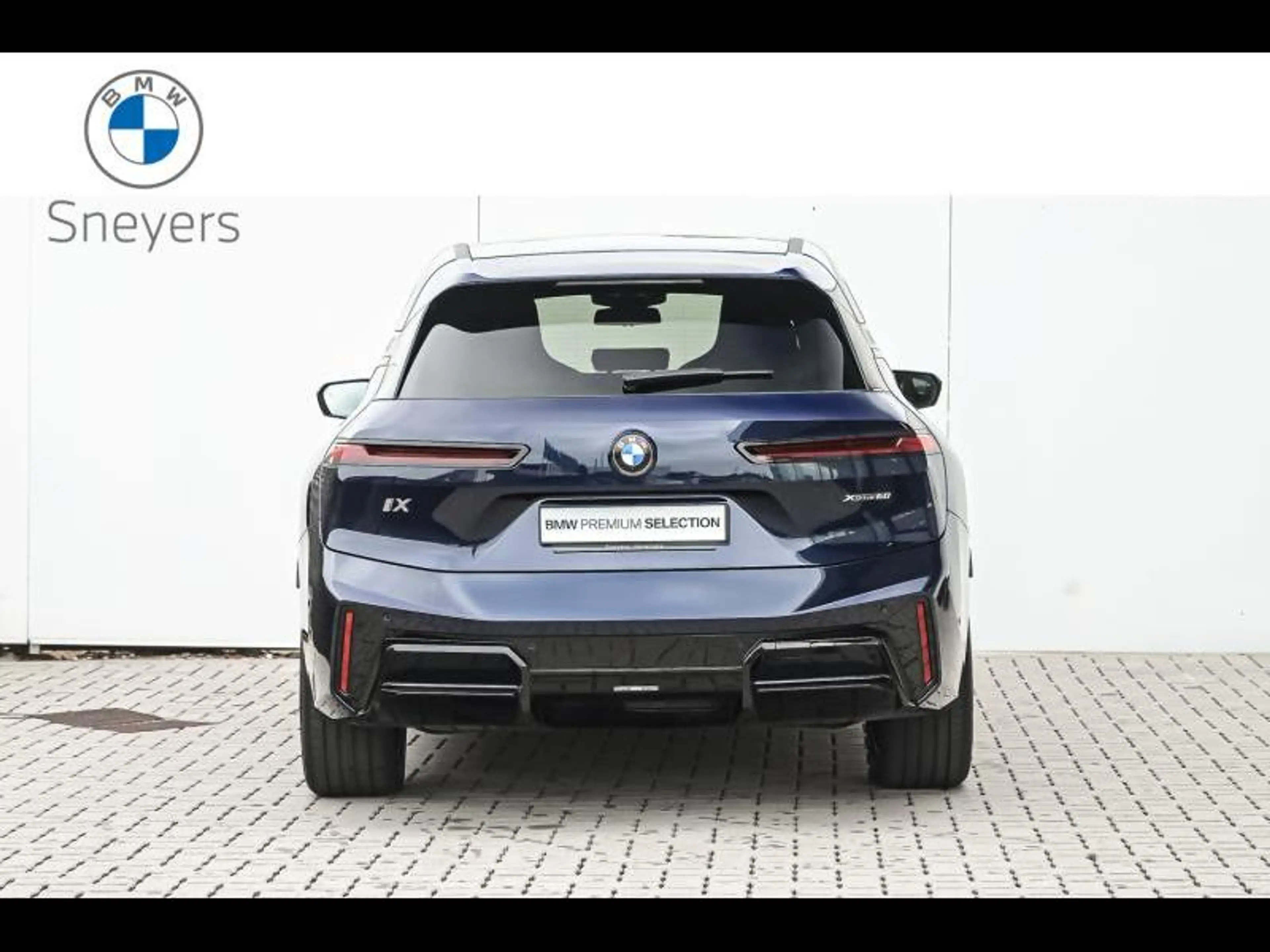 BMW iX xDrive60 — photo 4