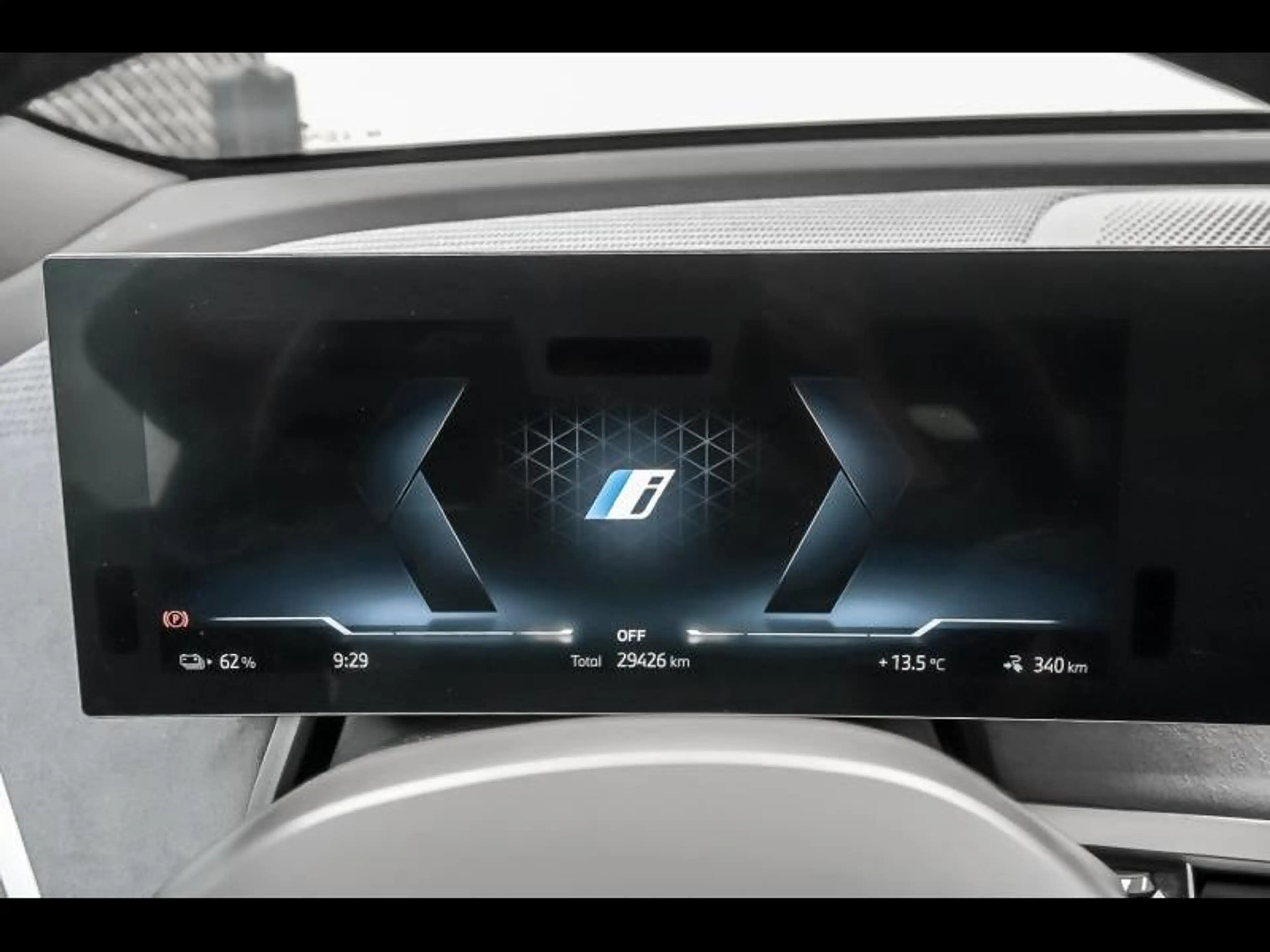 BMW iX xDrive60 — photo 9
