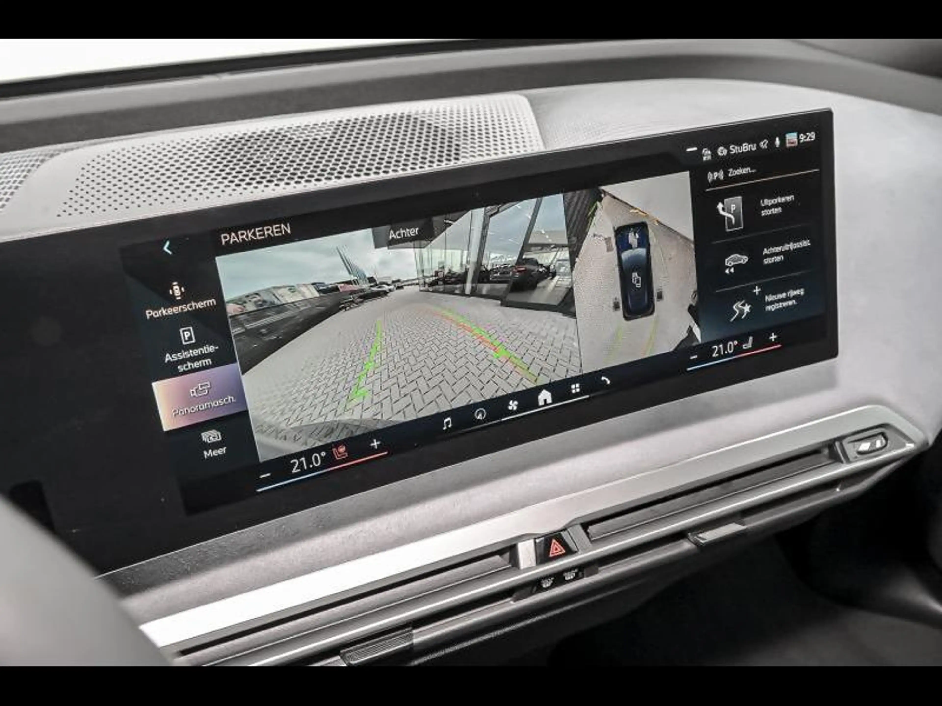 BMW iX xDrive60 — photo 14