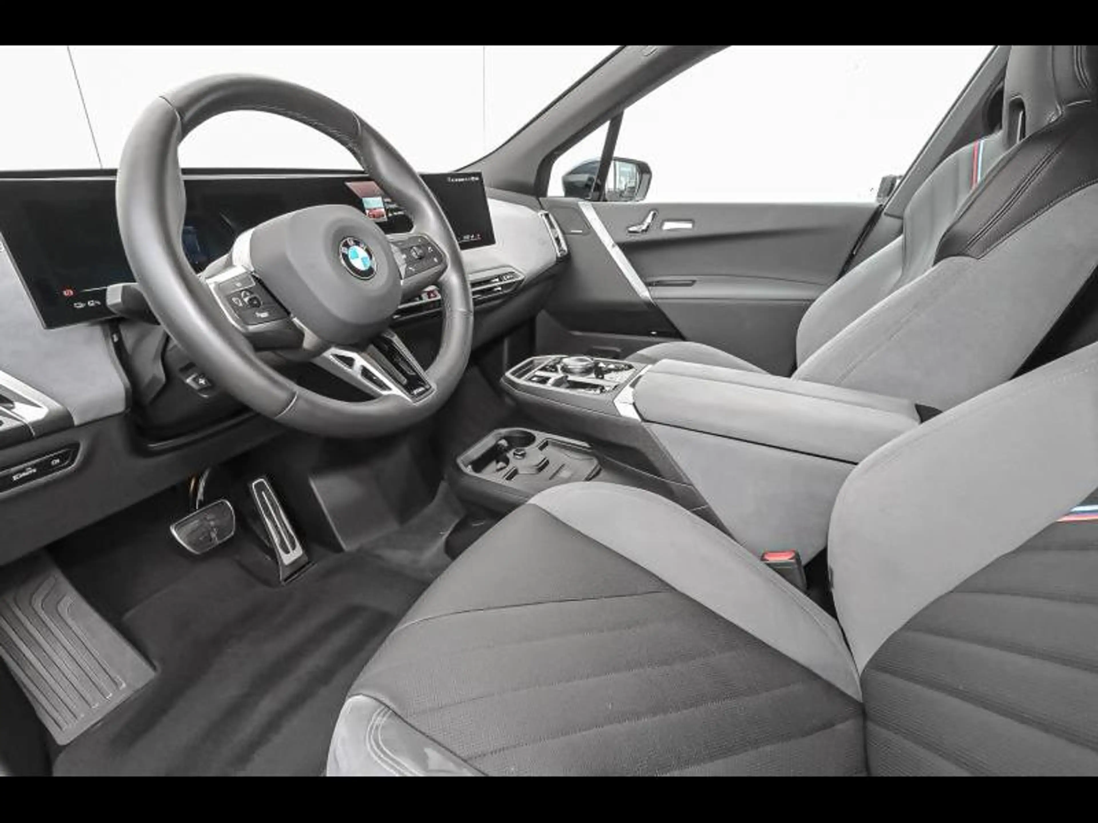 BMW iX xDrive60 — photo 6