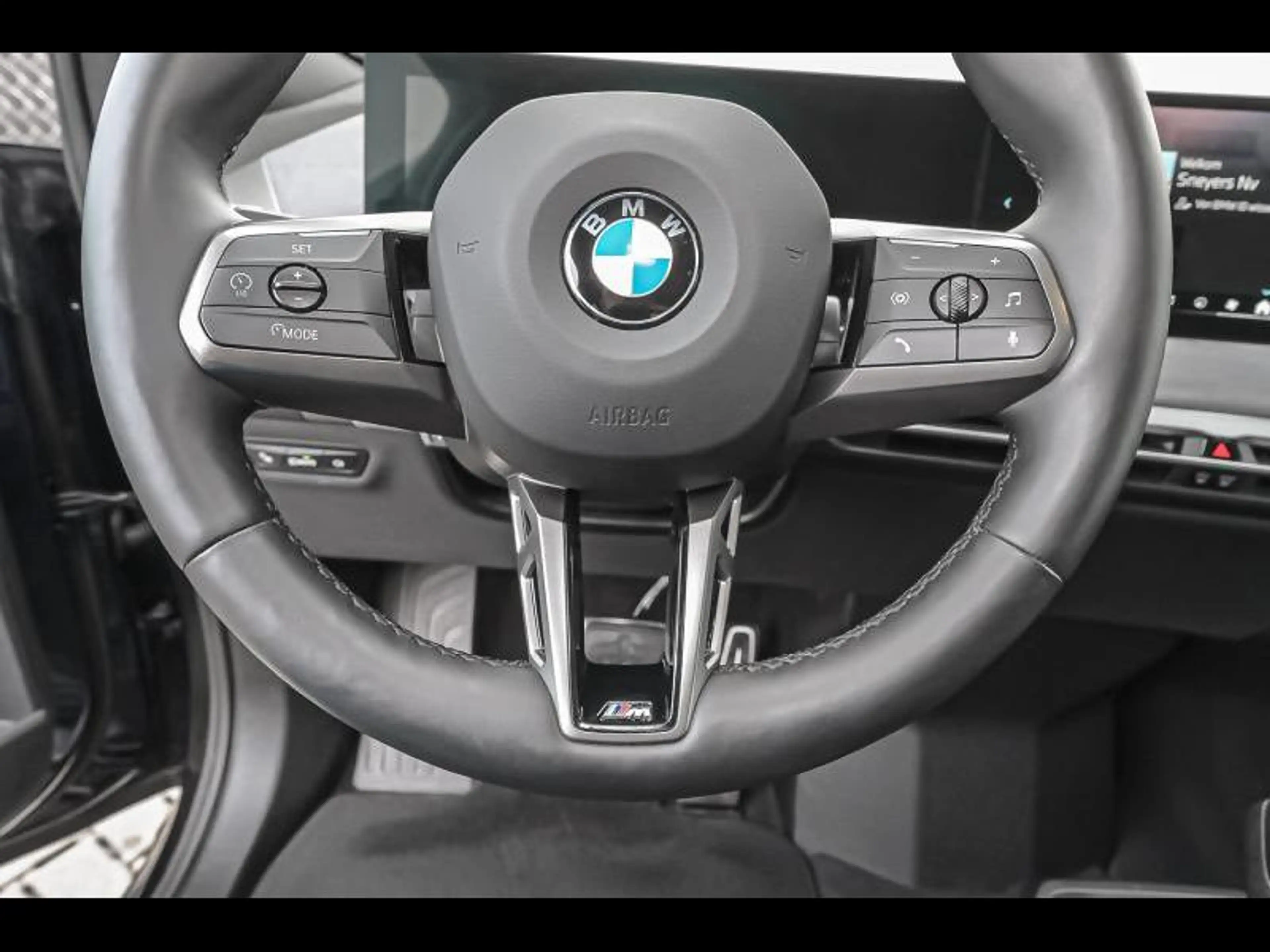 BMW iX xDrive60 — photo 8