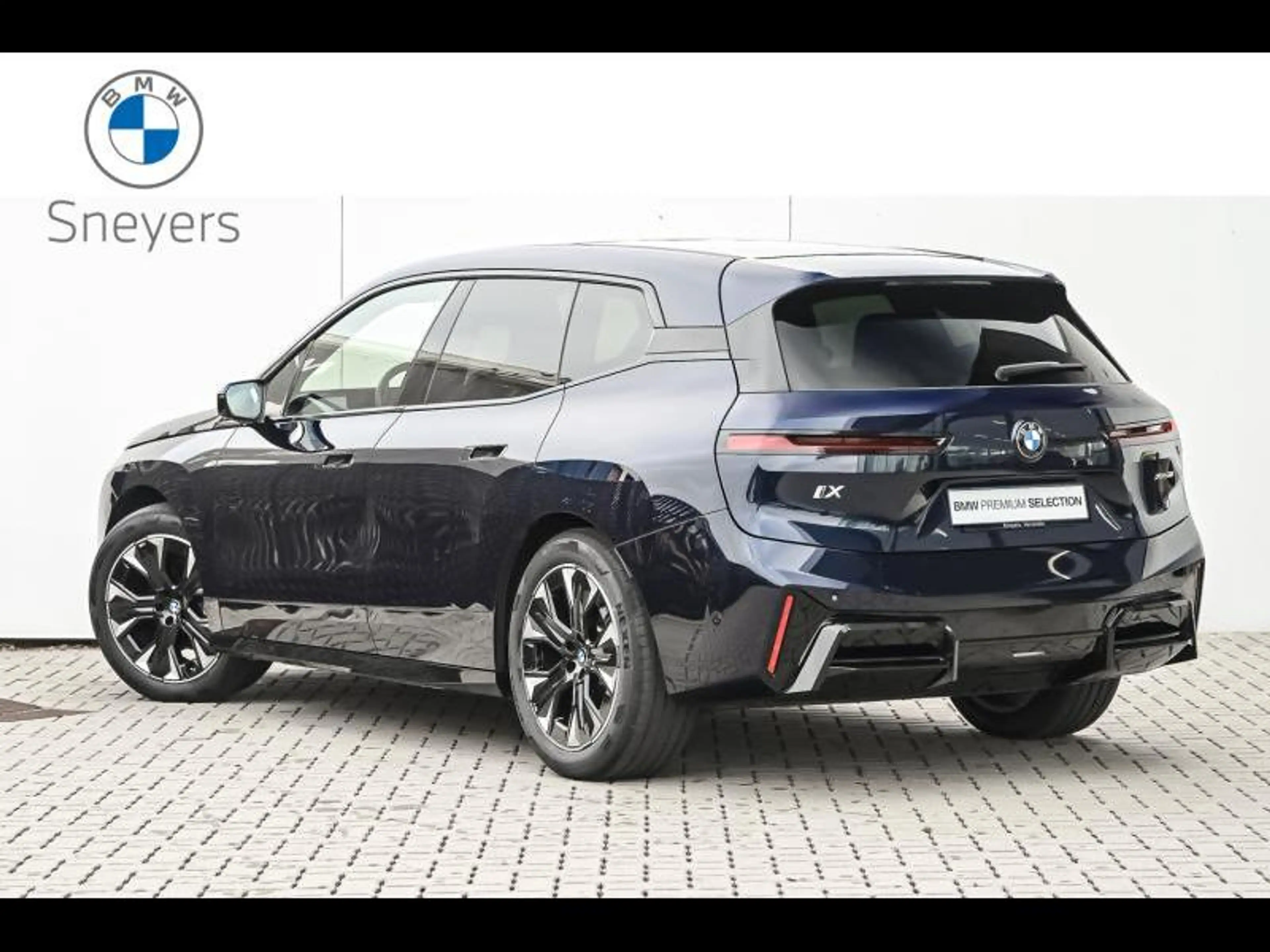 BMW iX xDrive60 — photo 5