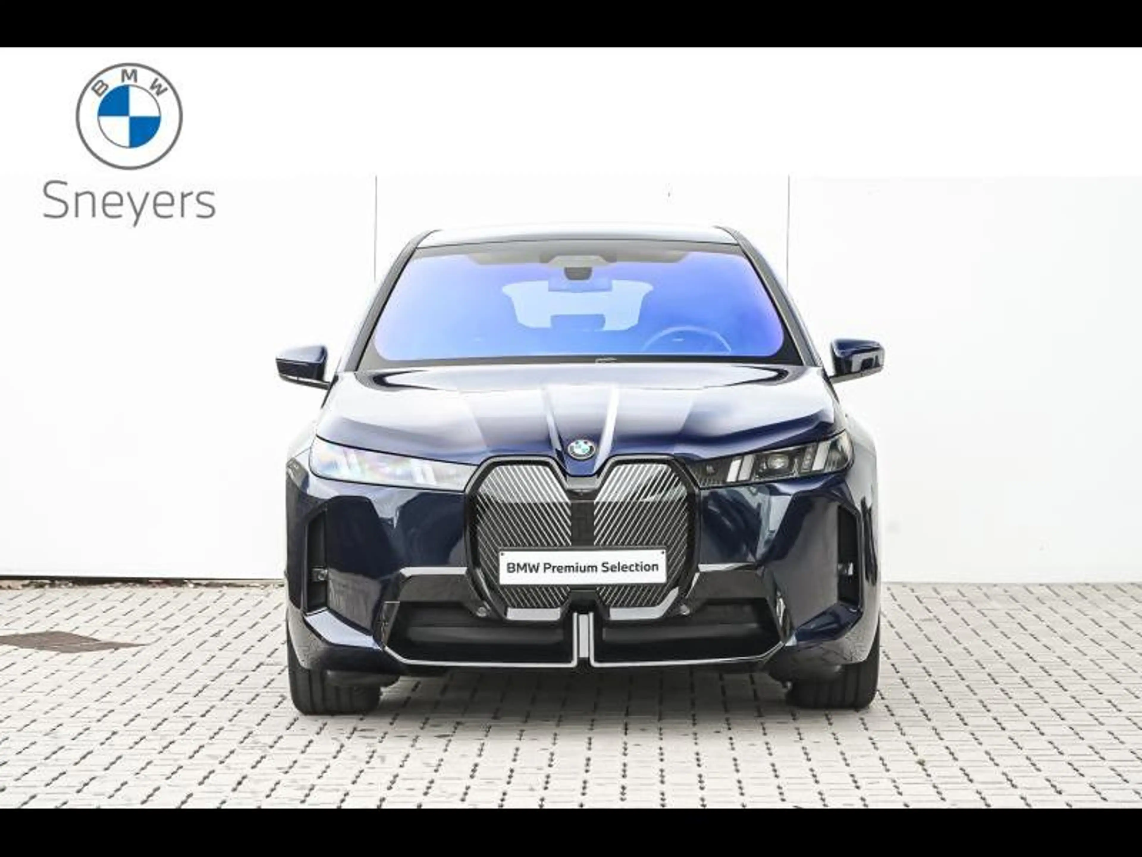 BMW iX xDrive60 — photo 2