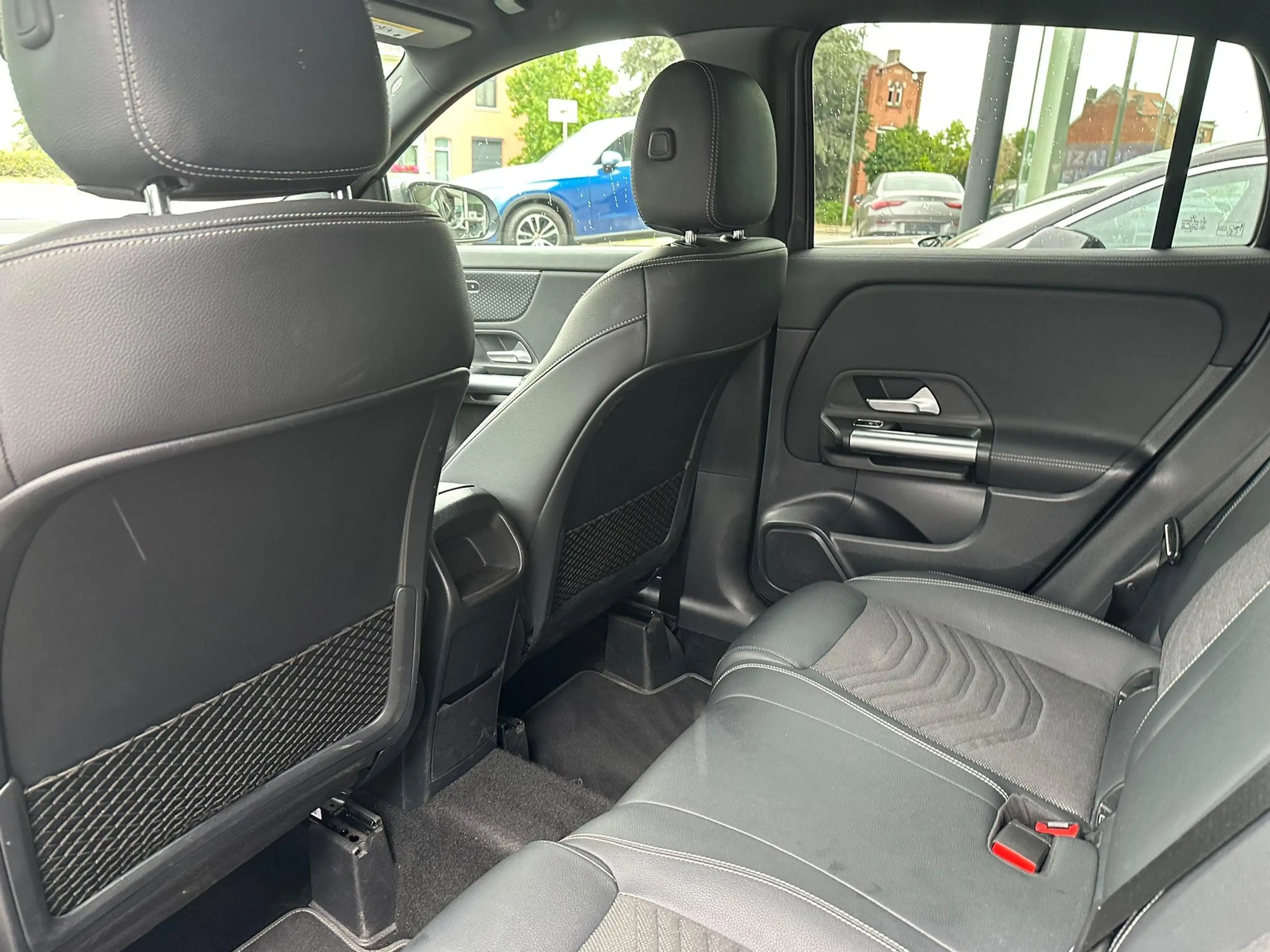Mercedes-Benz GLA 180 GLA Business Line — photo 14
