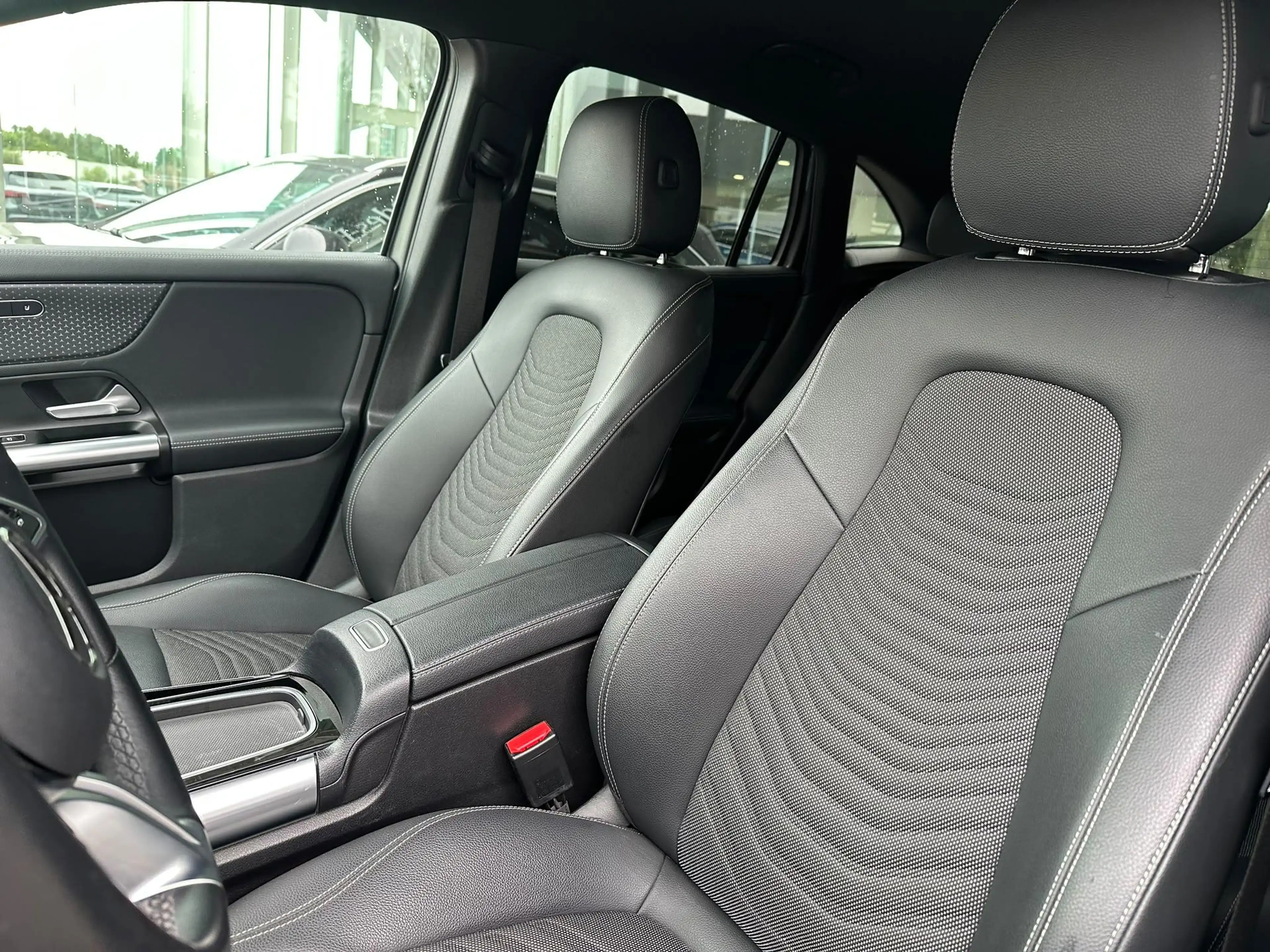 Mercedes-Benz GLA 180 GLA Business Line — photo 11